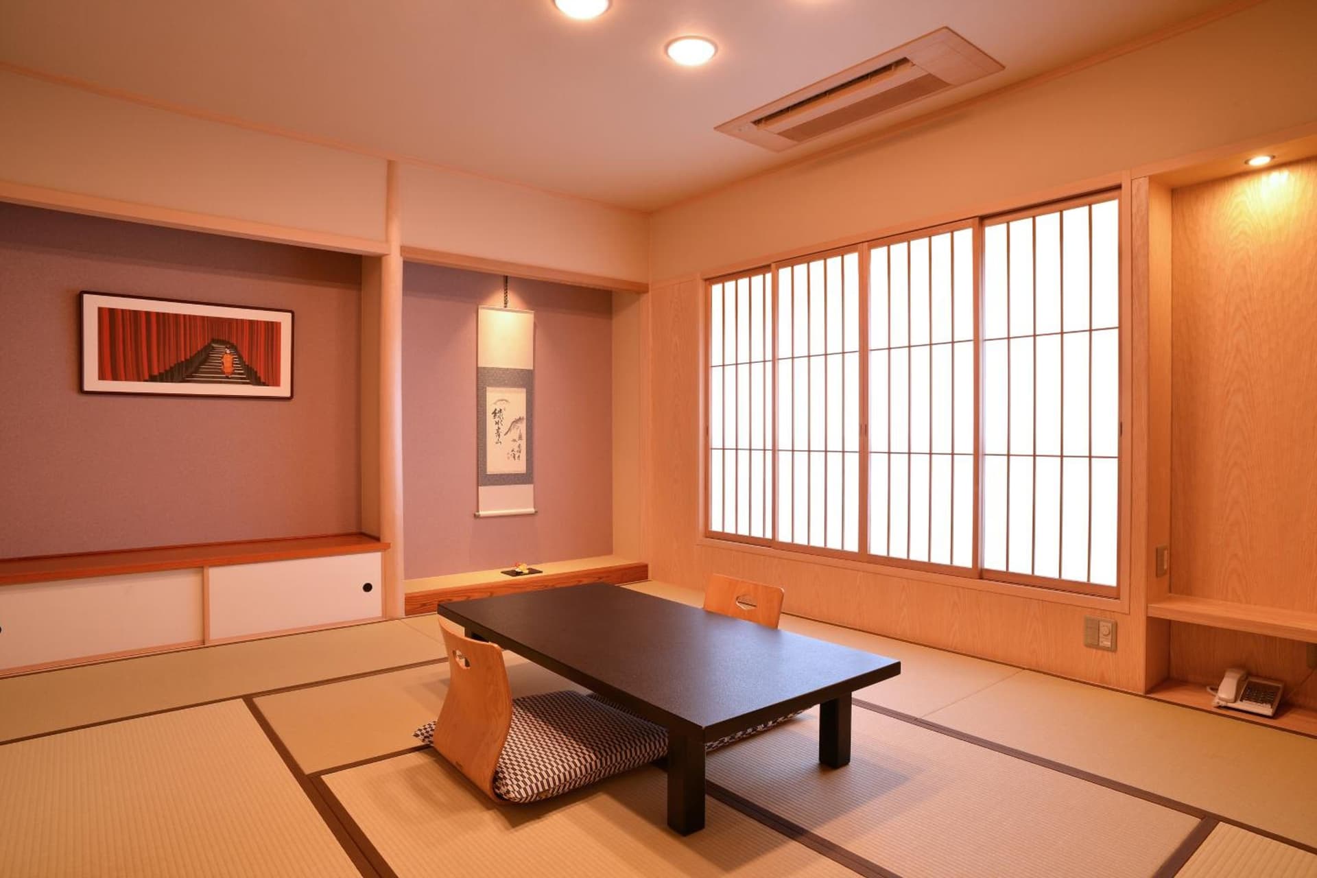 NISHIYAMA RYOKAN Established in 1953