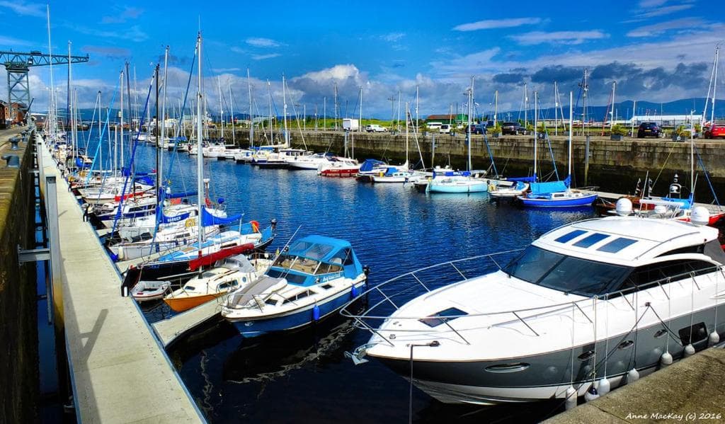 RIVER CLYDE VIEWS - PRIVATE & SPACIOUS APARTMENT
