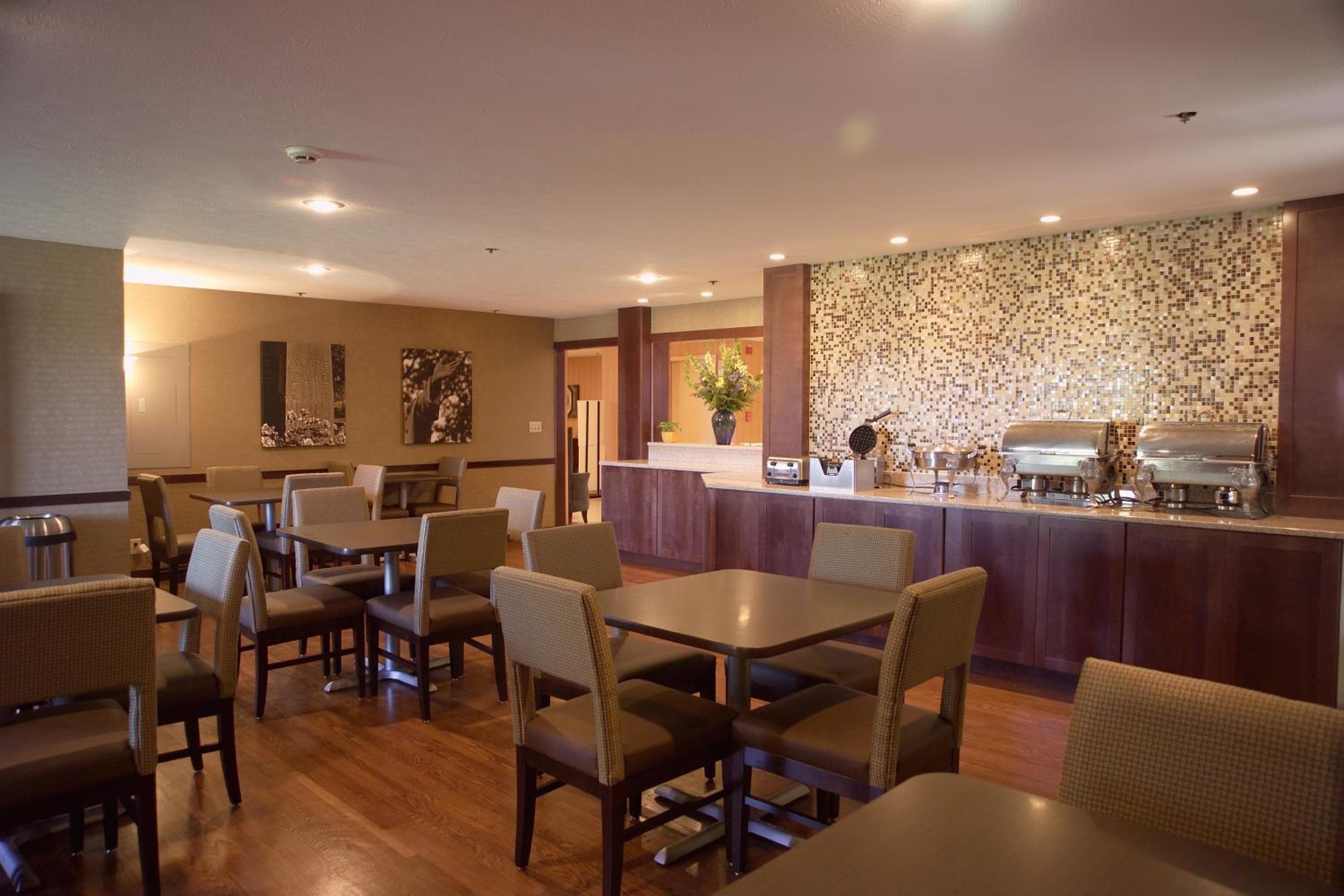 Ivy Court Inn and Suites