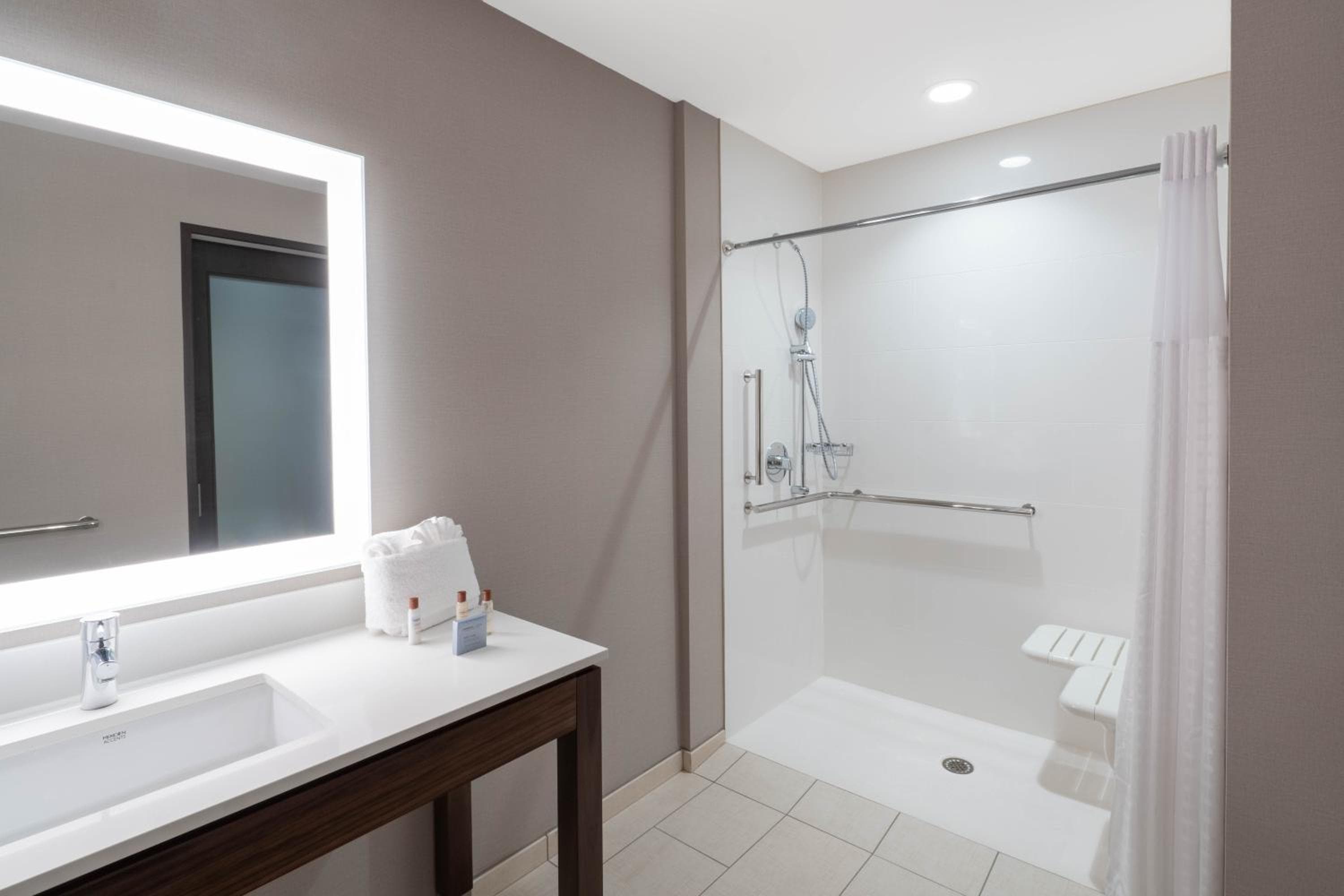Hampton Inn by Hilton Nashville Airport Century Place