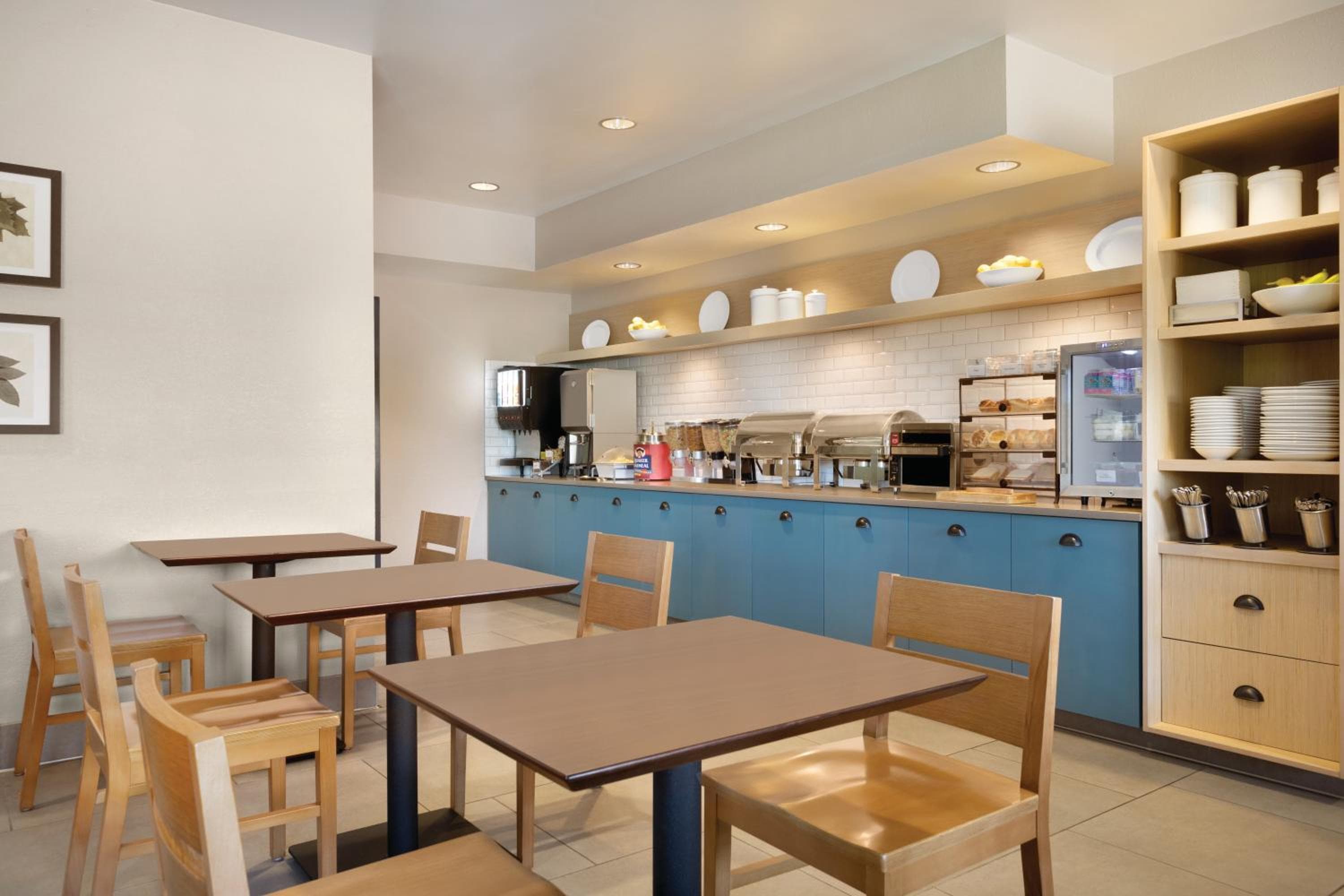 Country Inn & Suites by Radisson, Brooklyn Park - Brooklyn Center, MN