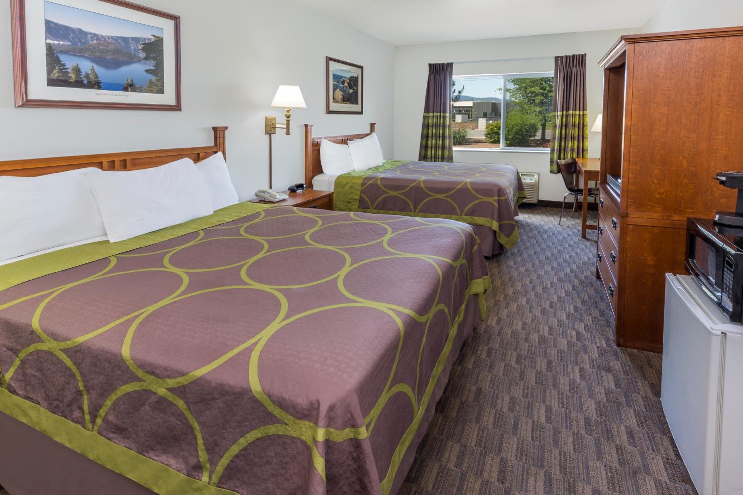 Super 8 by Wyndham Central Pt Medford