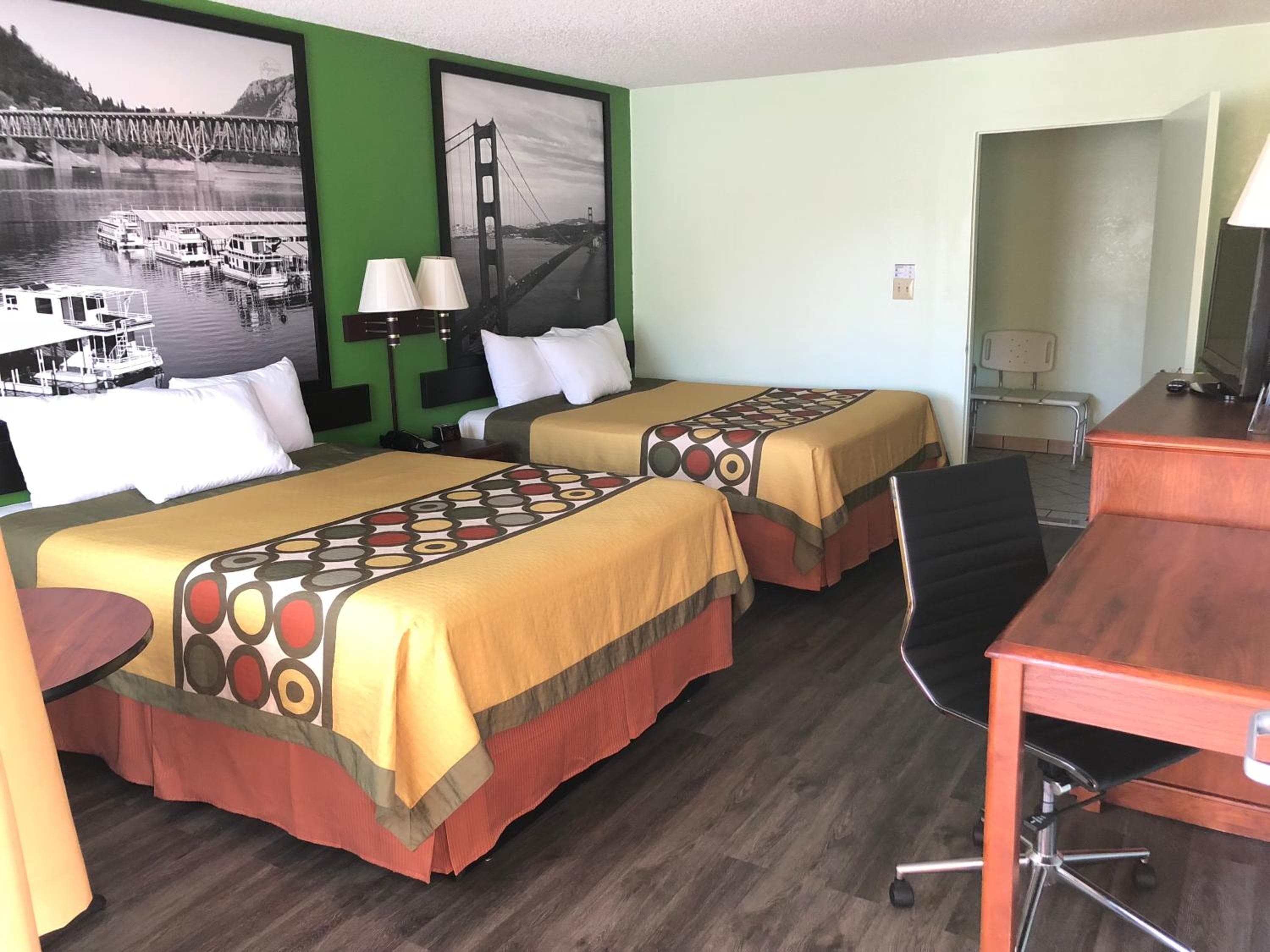 Super 8 by Wyndham Yreka