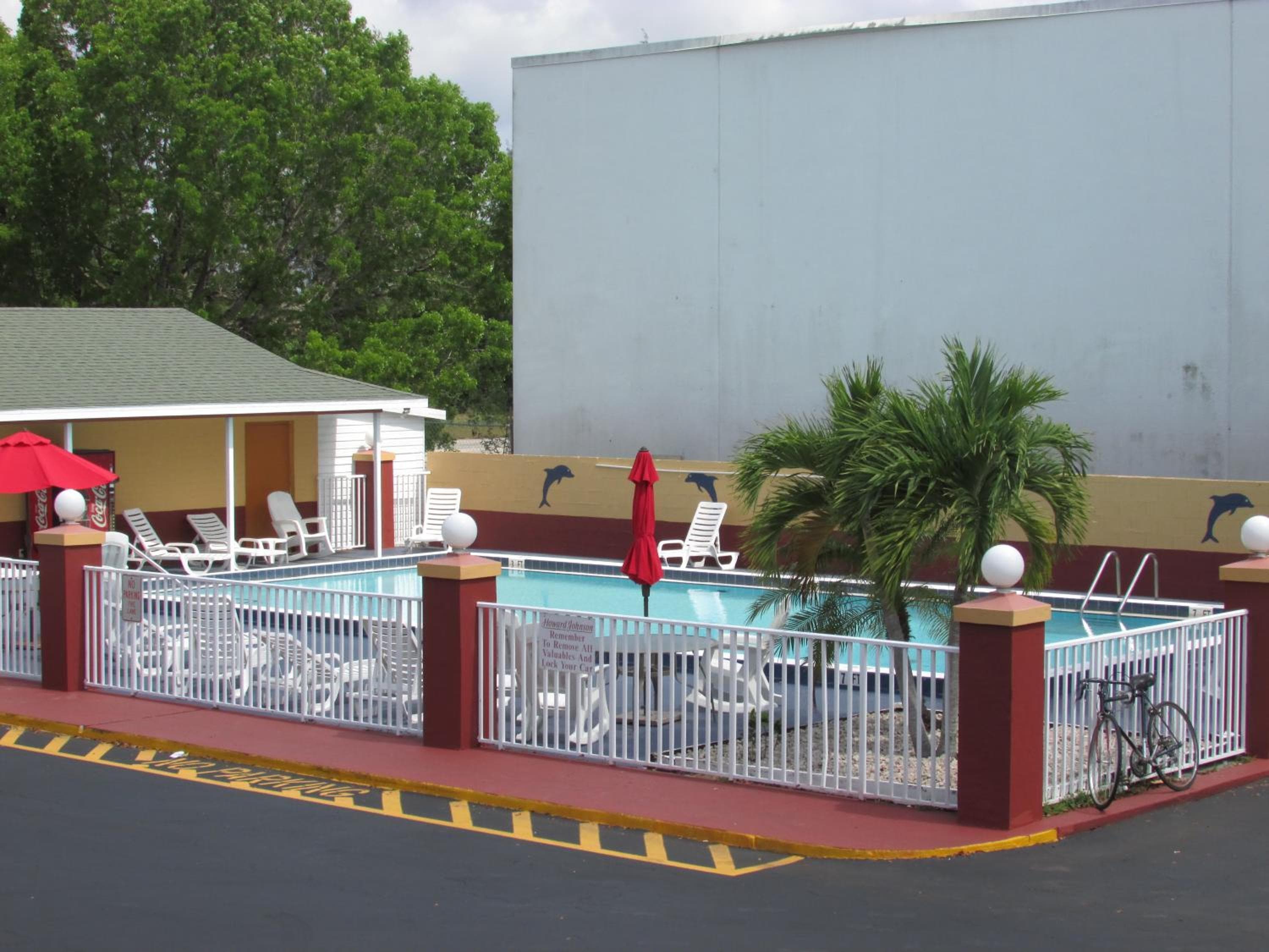 Howard Johnson by Wyndham Ft. Myers FL