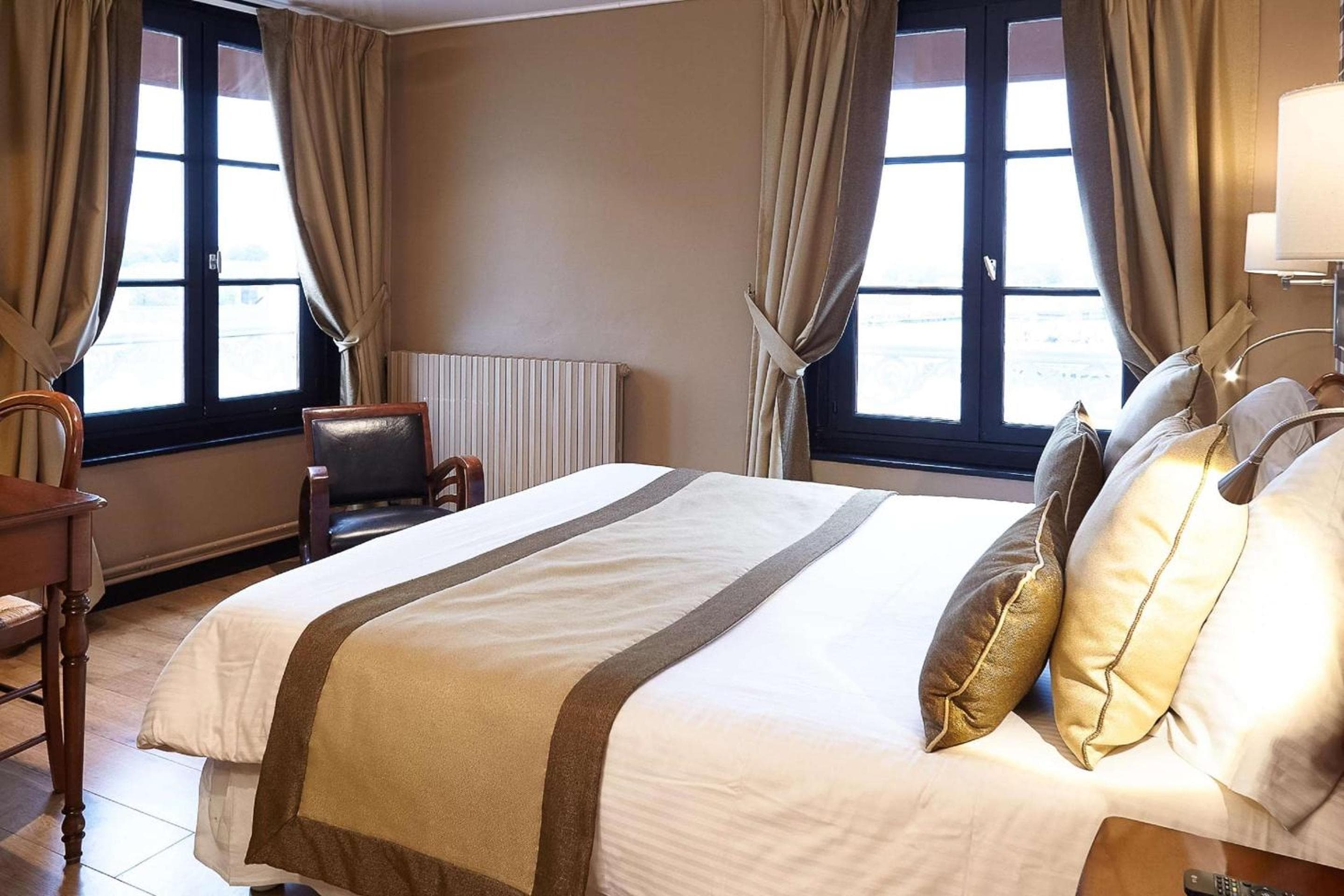 Best Western Le Cheval Blanc -Vue sur le port-plein centre ville