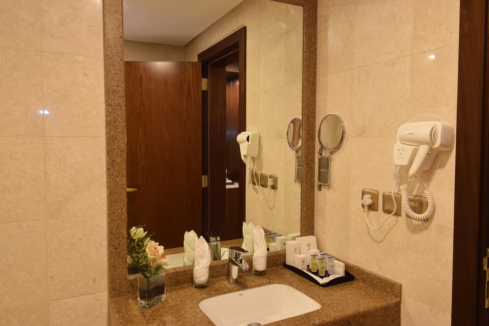 Zaha Al Munawara Hotel