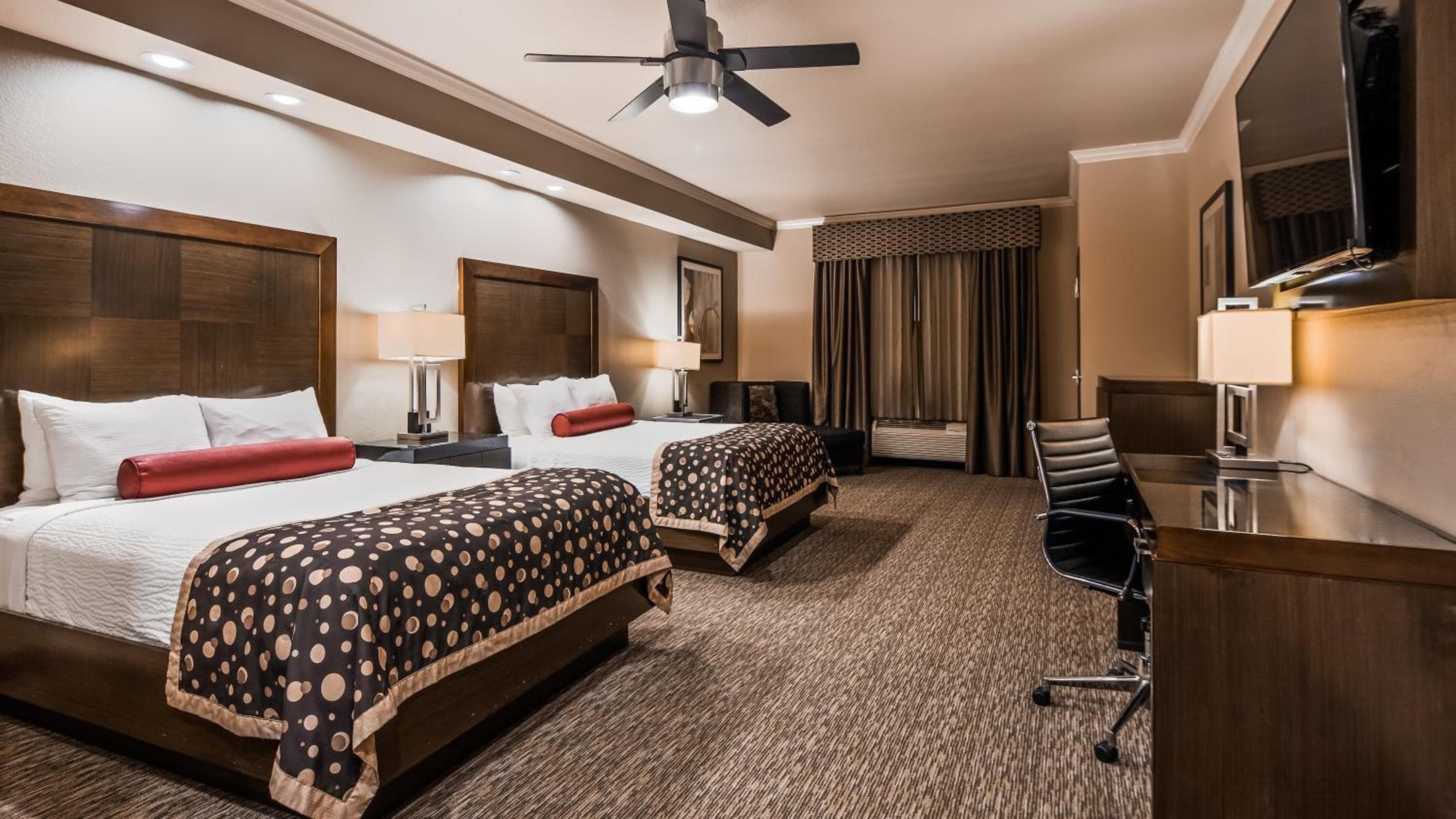 Best Western Premier Crown Chase Inn & Suites