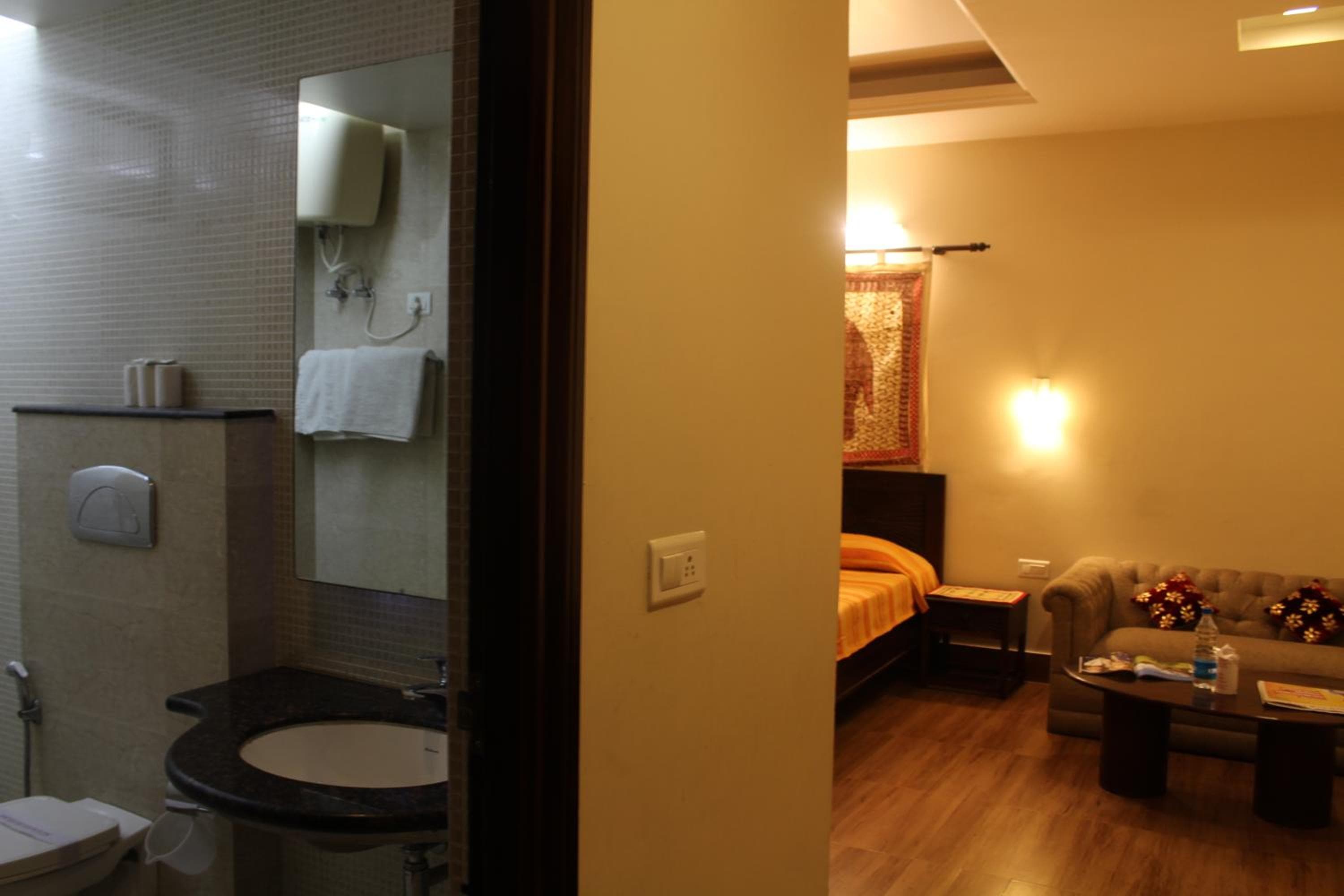 Hotel H R Palace