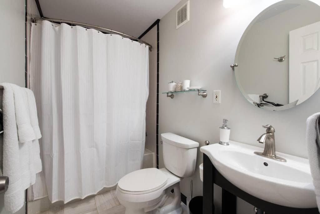 Superb Basement close to the Gaylord MGM Outlets National Harbor