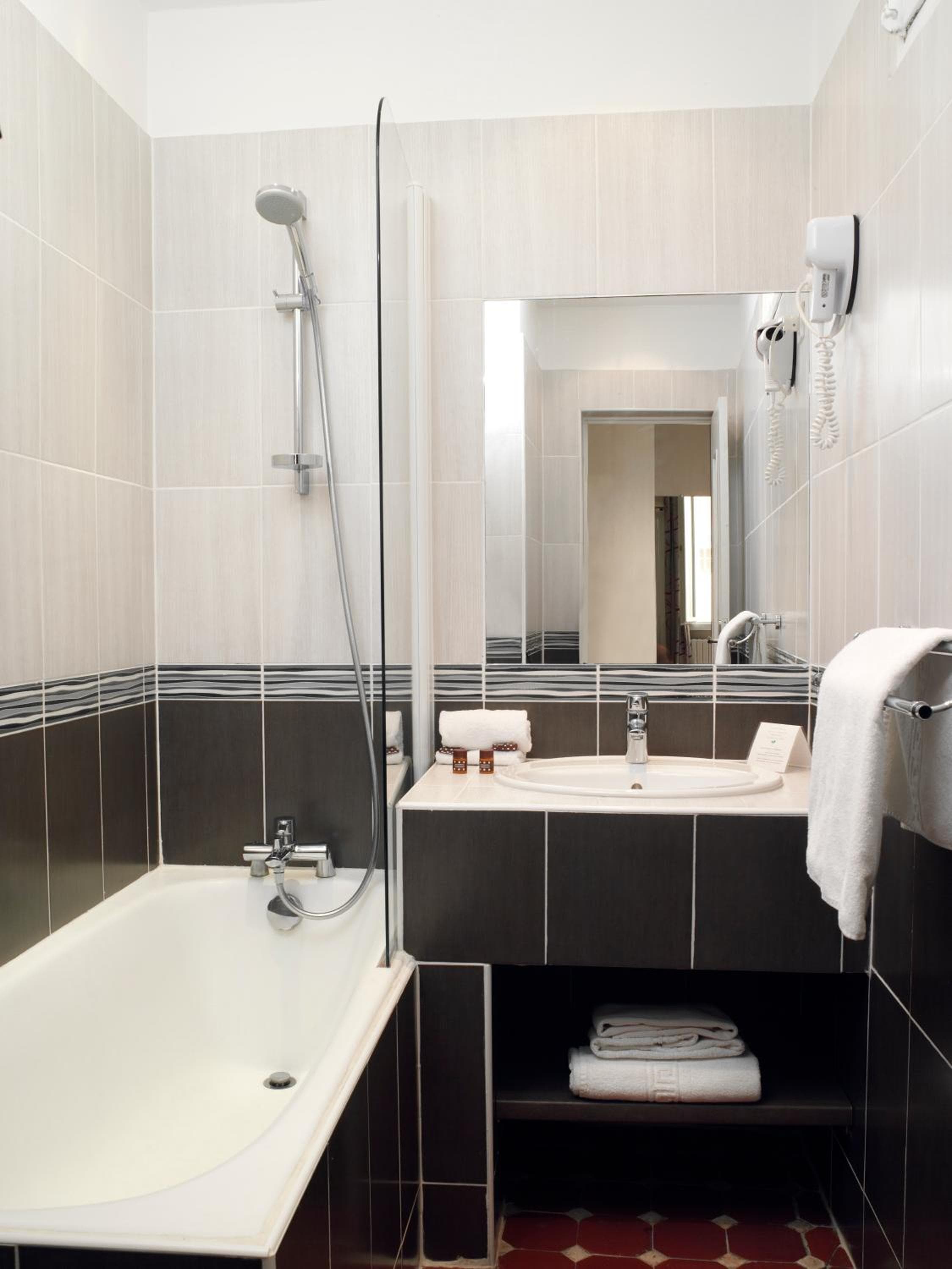 Brit Hotel Confort Le Revest Sainte-Maxime