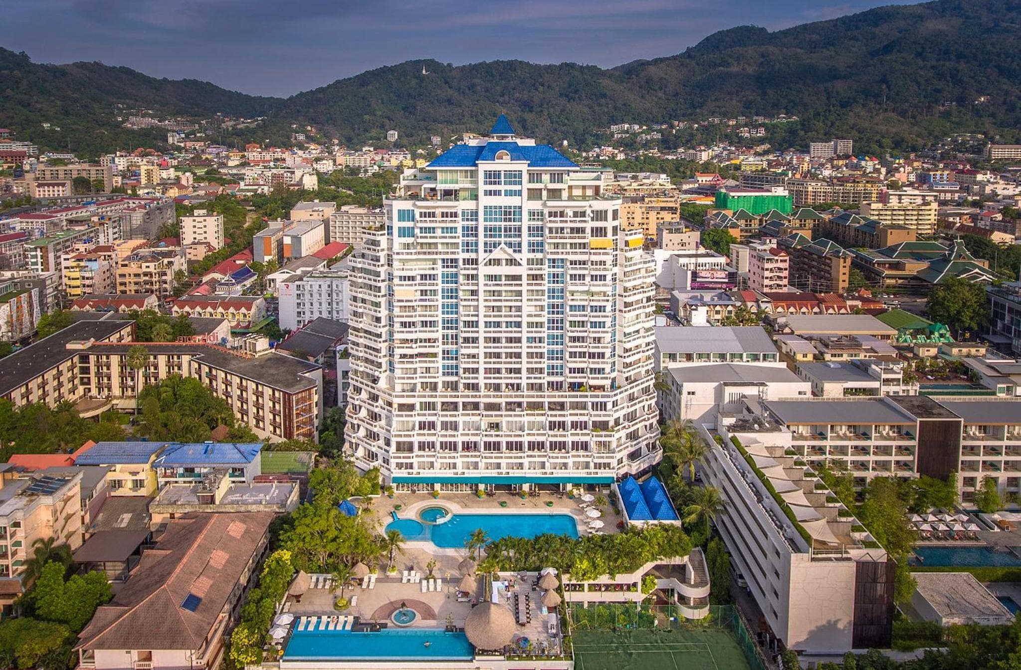 Andaman Beach Suites Hotel, Patong Phuket