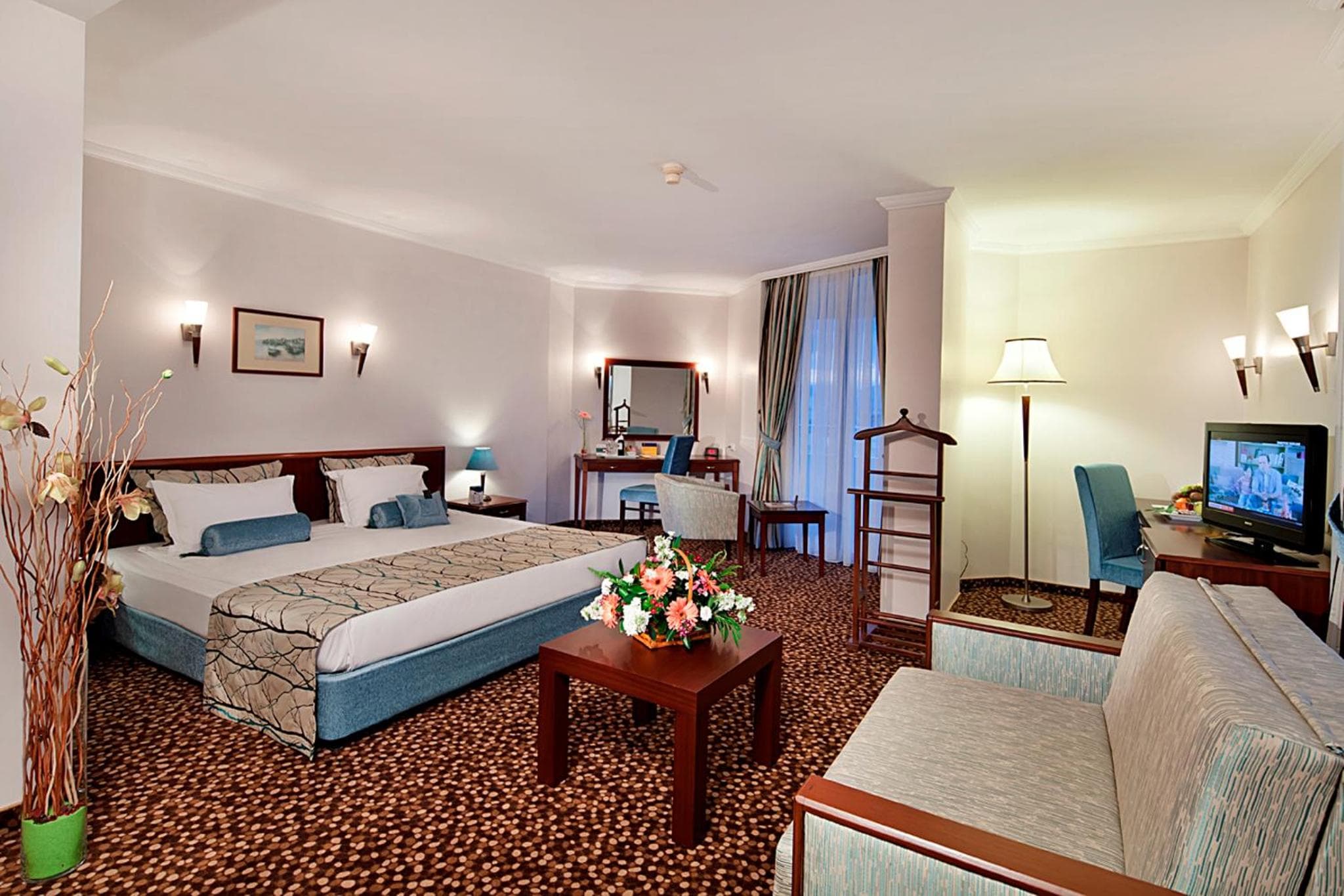 Best Western Plus Khan Hotel