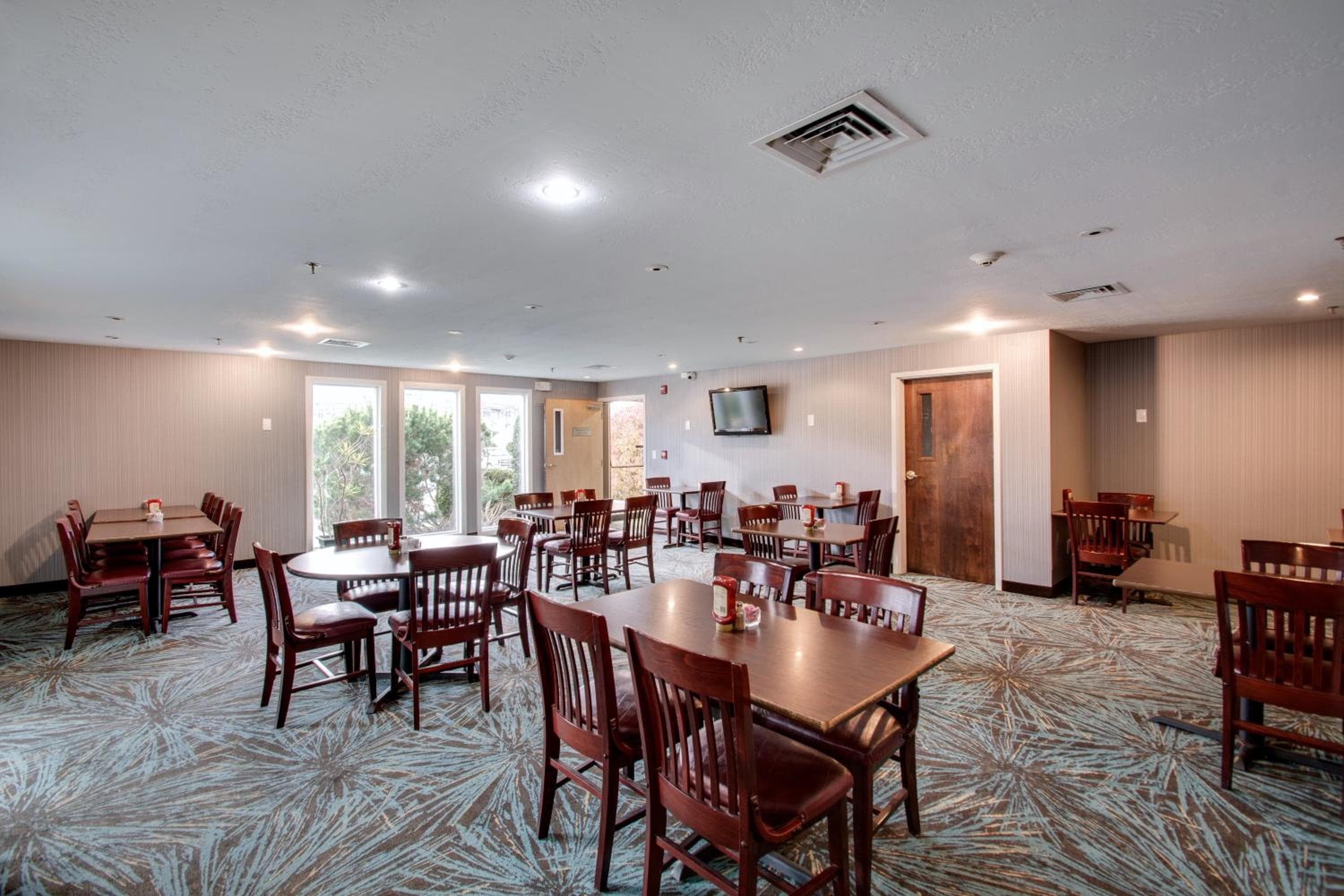 Best Western Plus, The Inn at Hampton