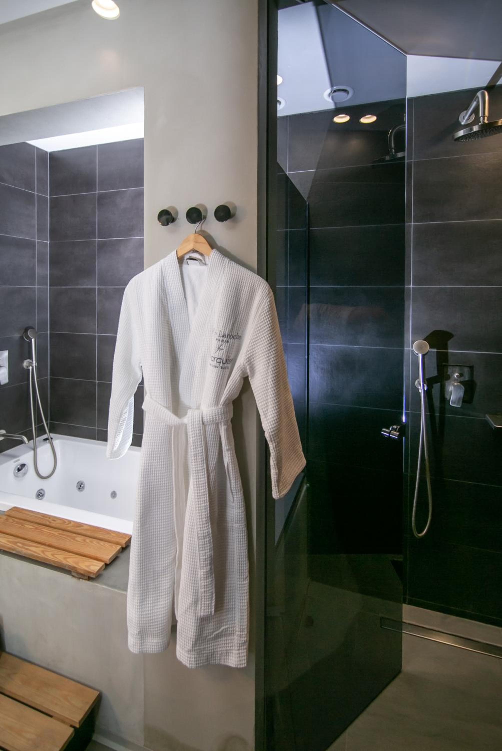 Marquise Suites - Adults Only