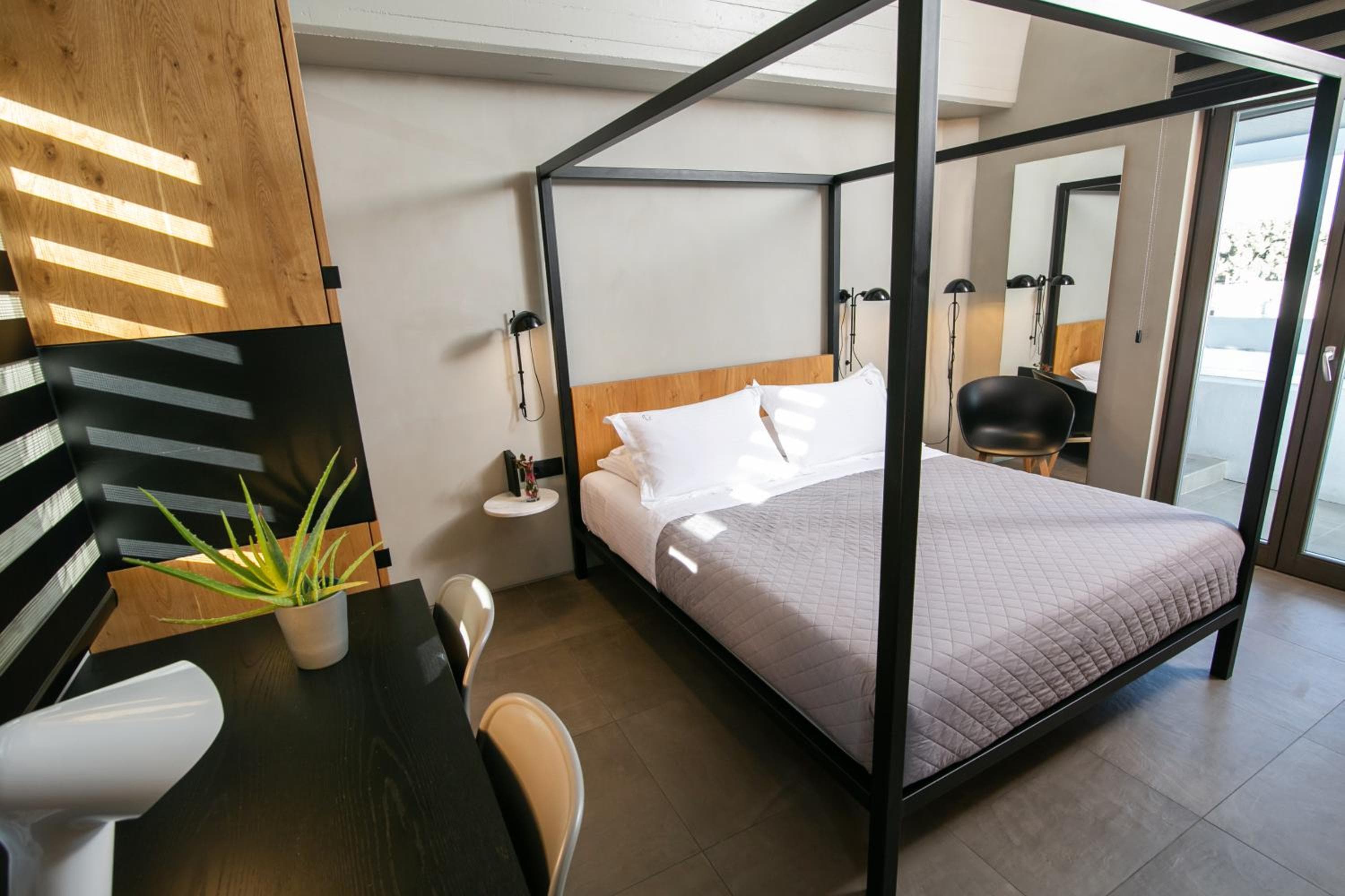 Marquise Suites - Adults Only
