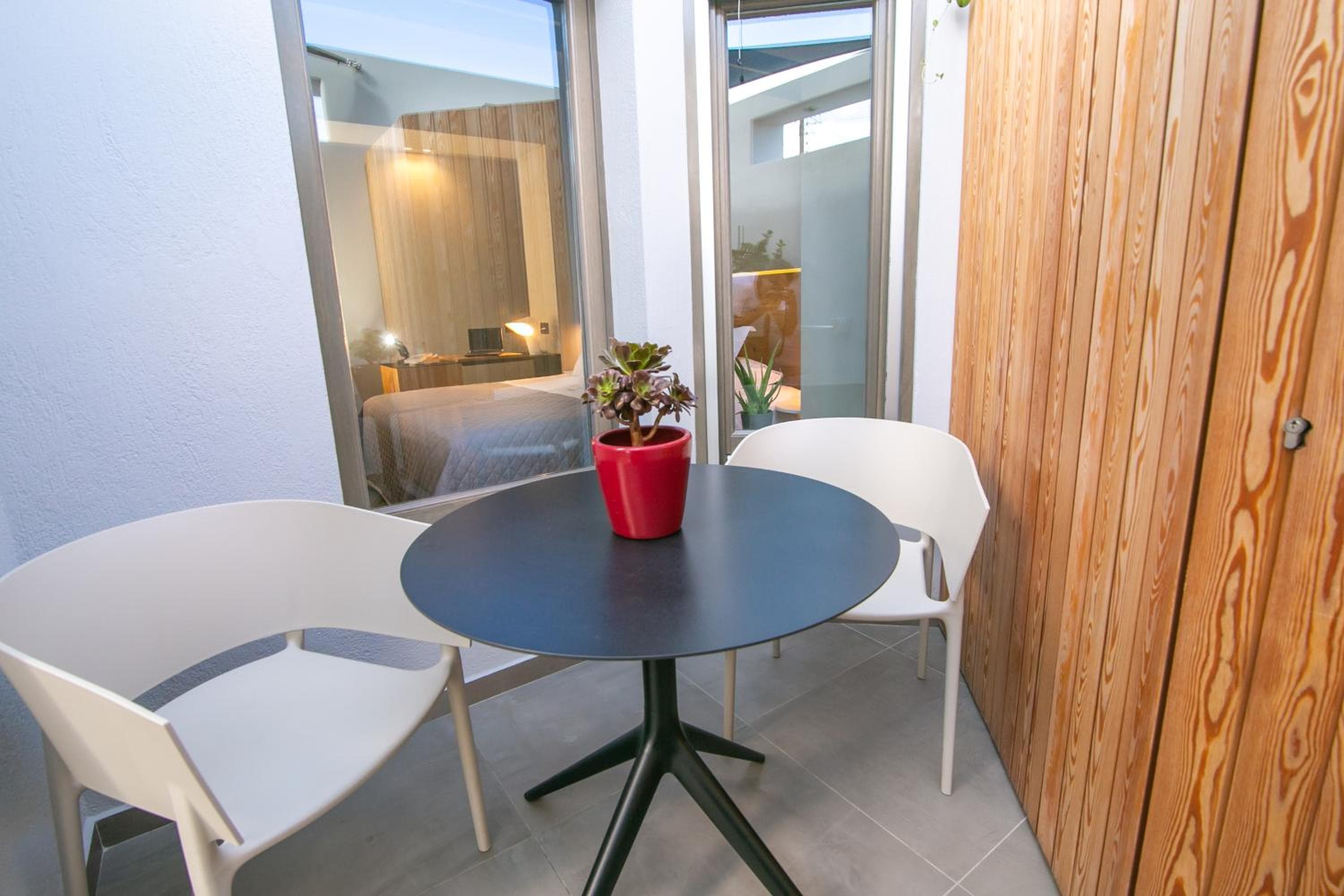 Marquise Suites - Adults Only