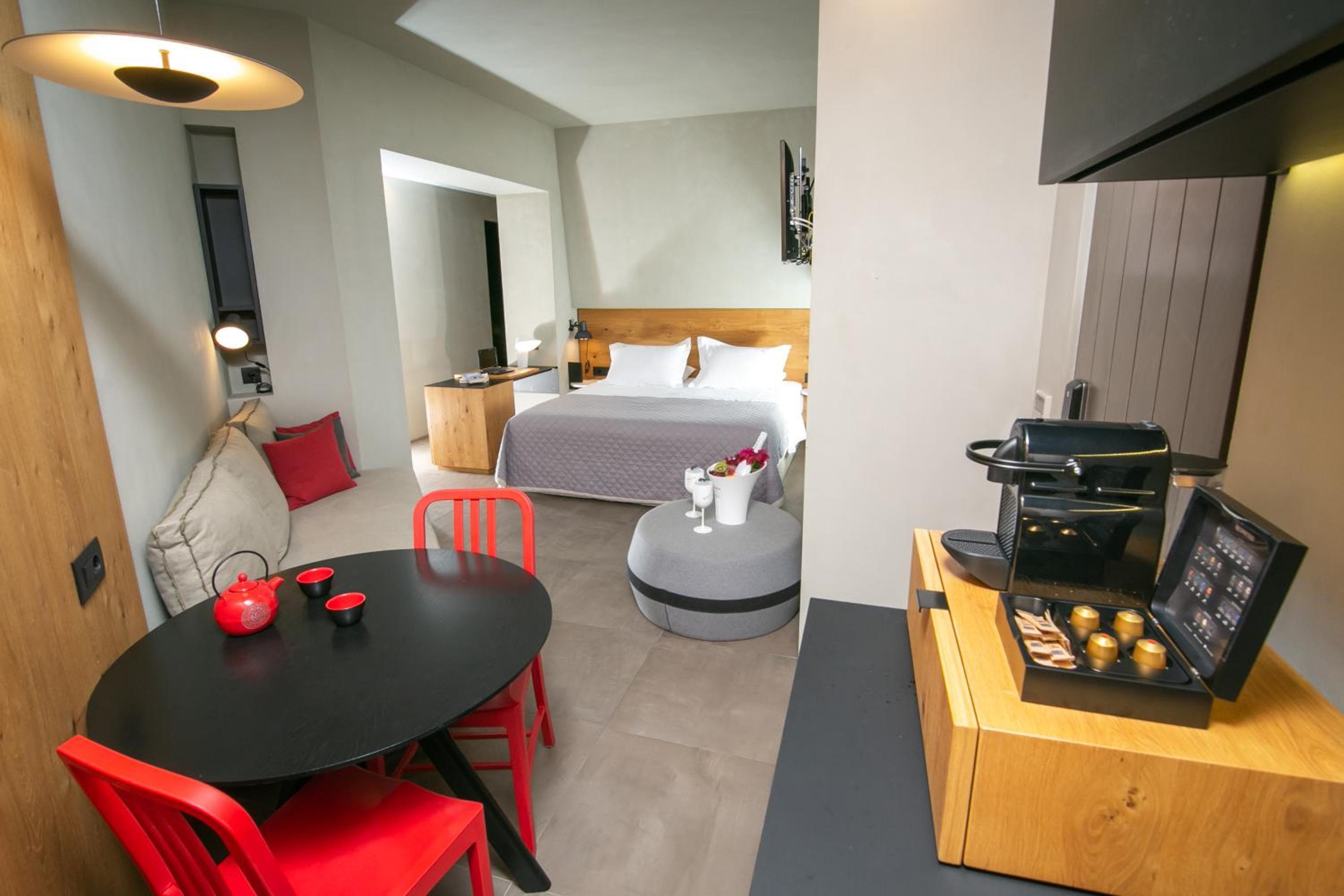 Marquise Suites - Adults Only