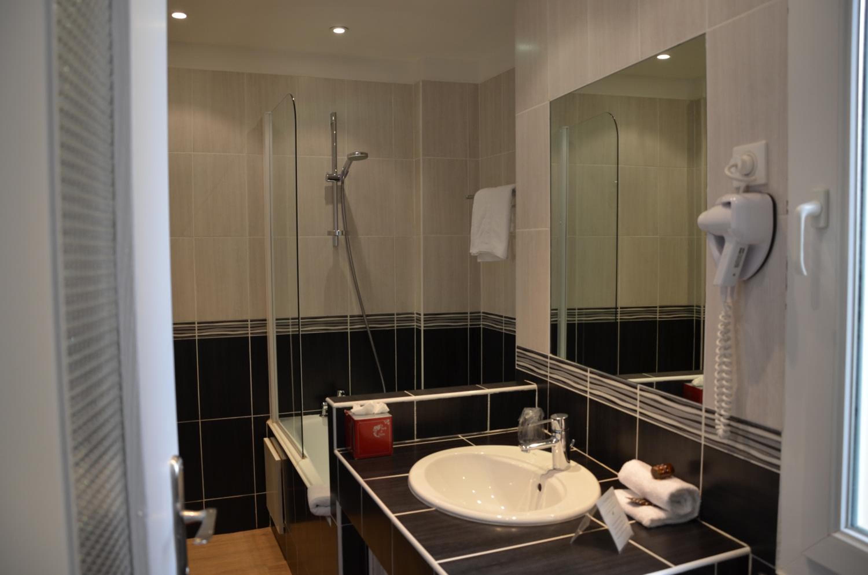 Brit Hotel Confort Le Revest Sainte-Maxime