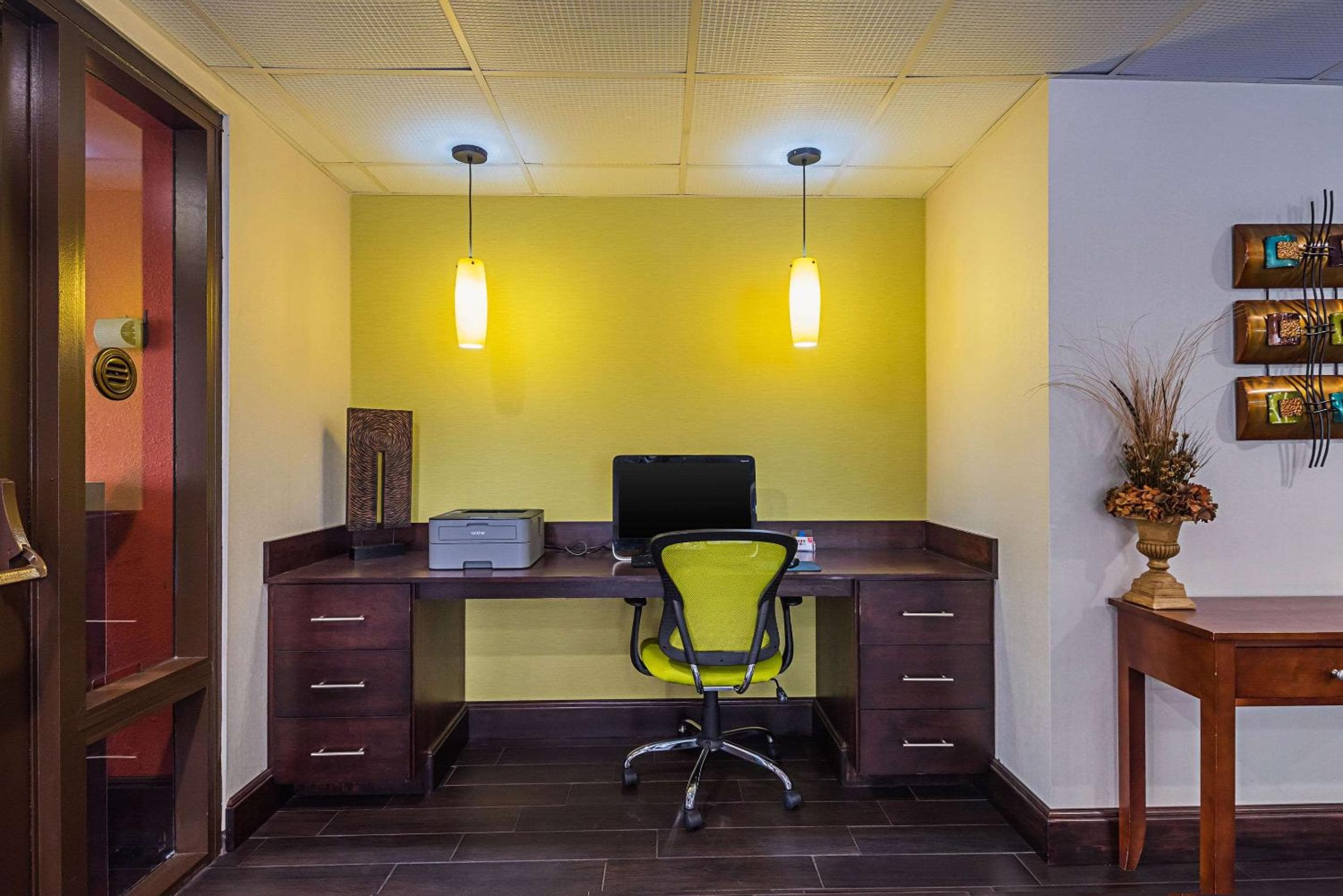 Quality Inn Airport - Southeast