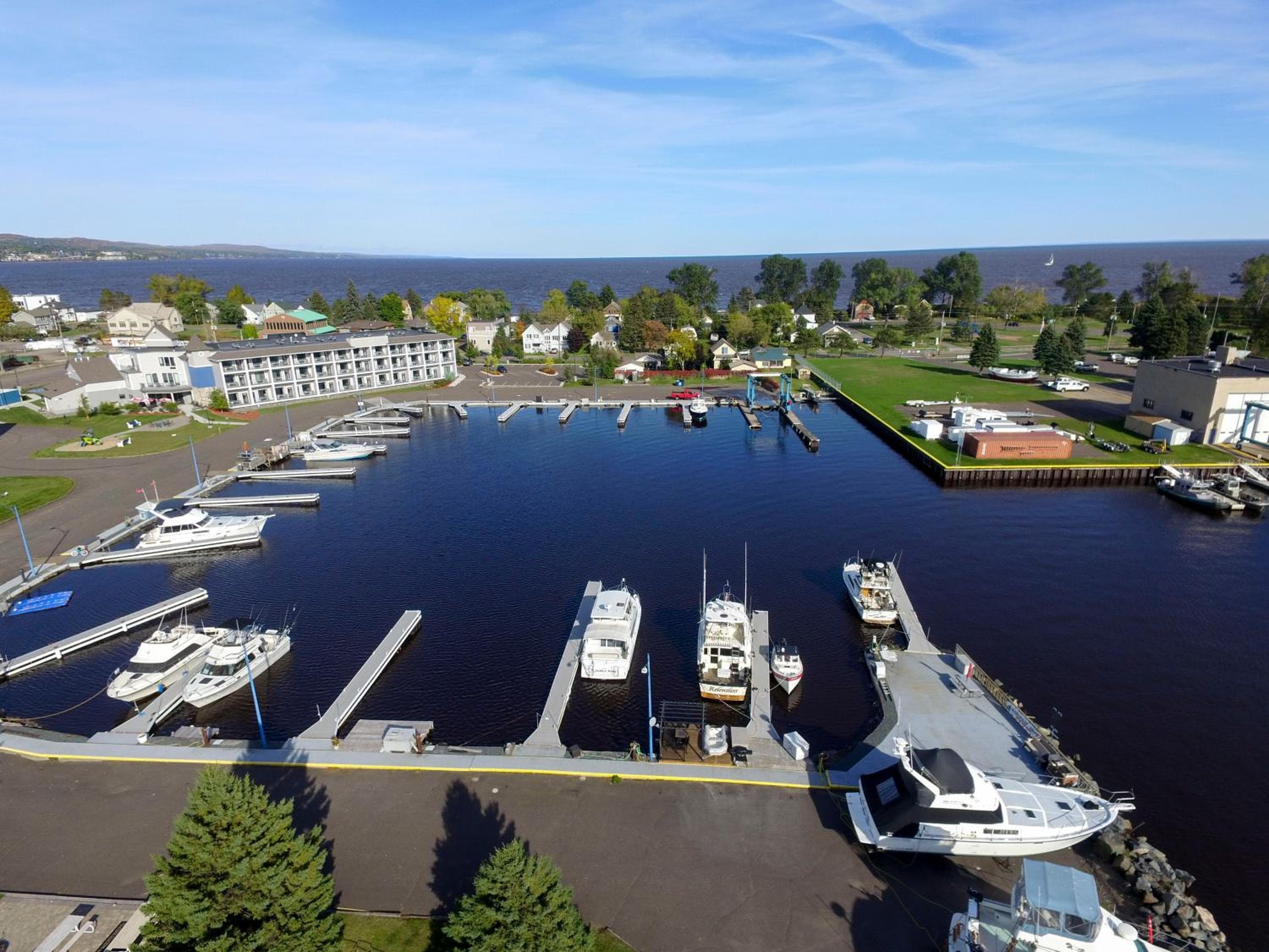 Park Point Marina Inn