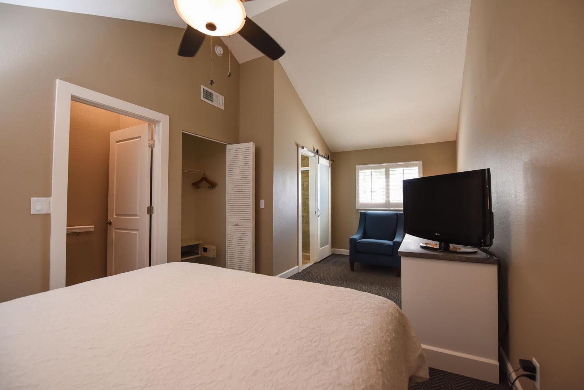 Waterside Suites and Marina