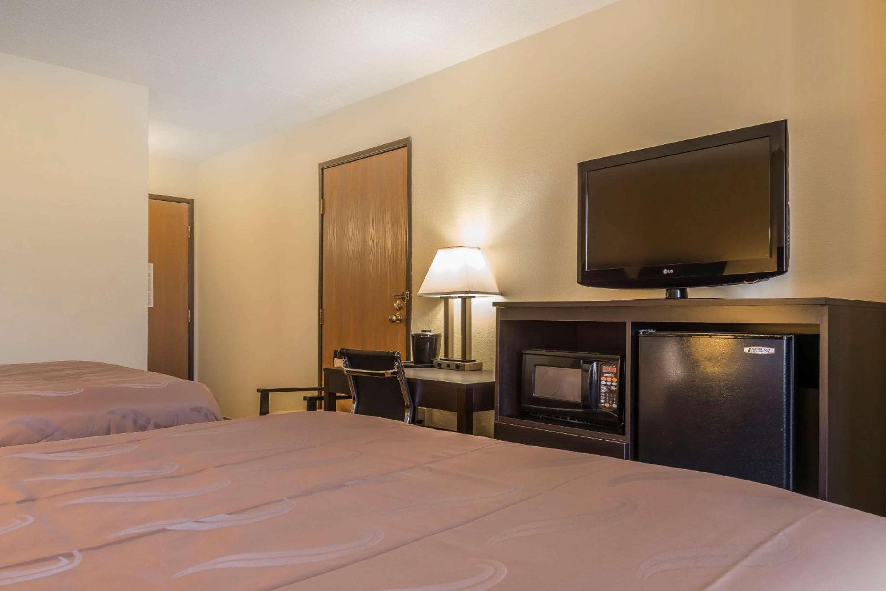 Quality Inn & Suites Pittsburgh Harmarville