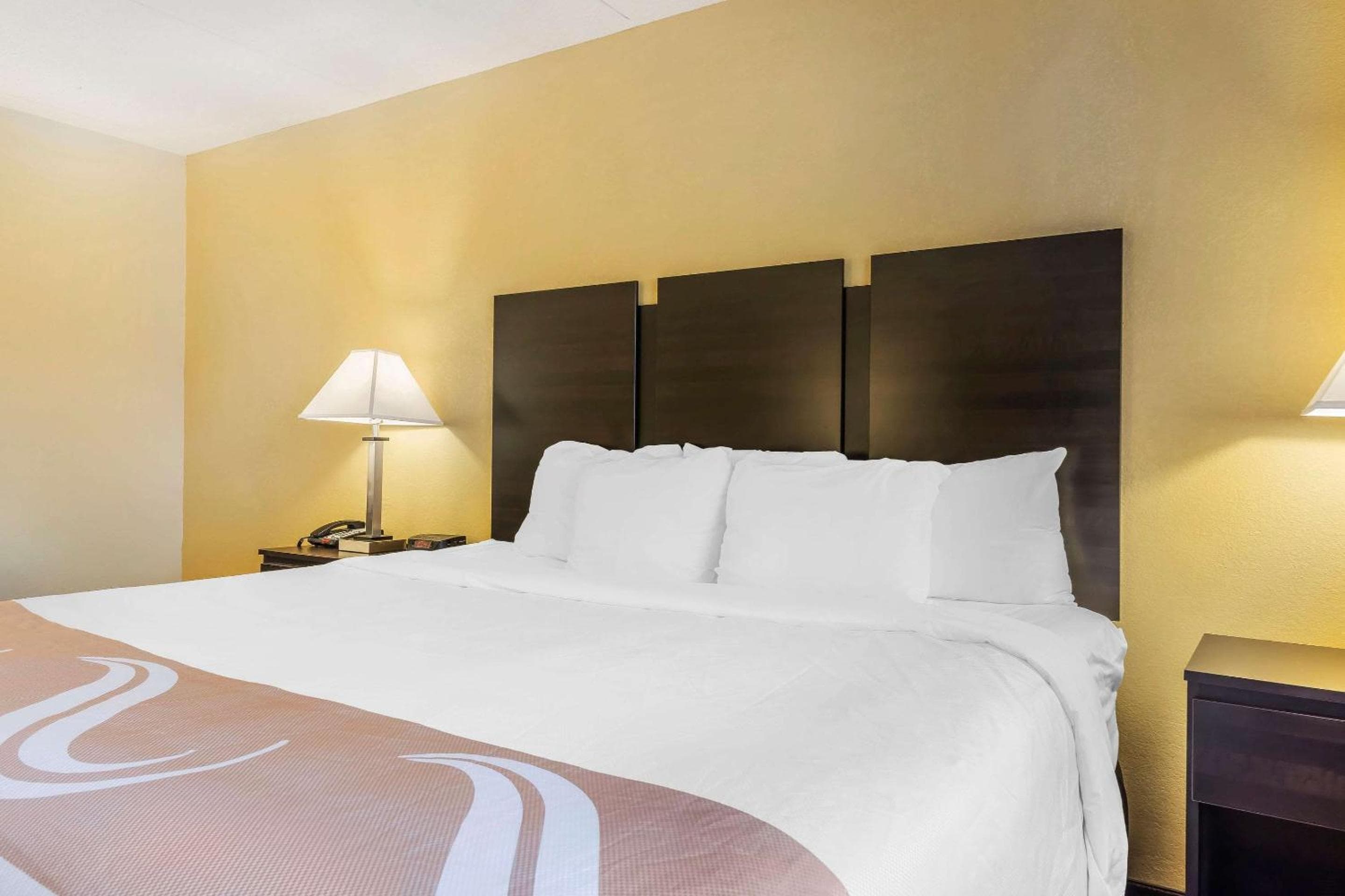 Quality Inn & Suites Pittsburgh Harmarville