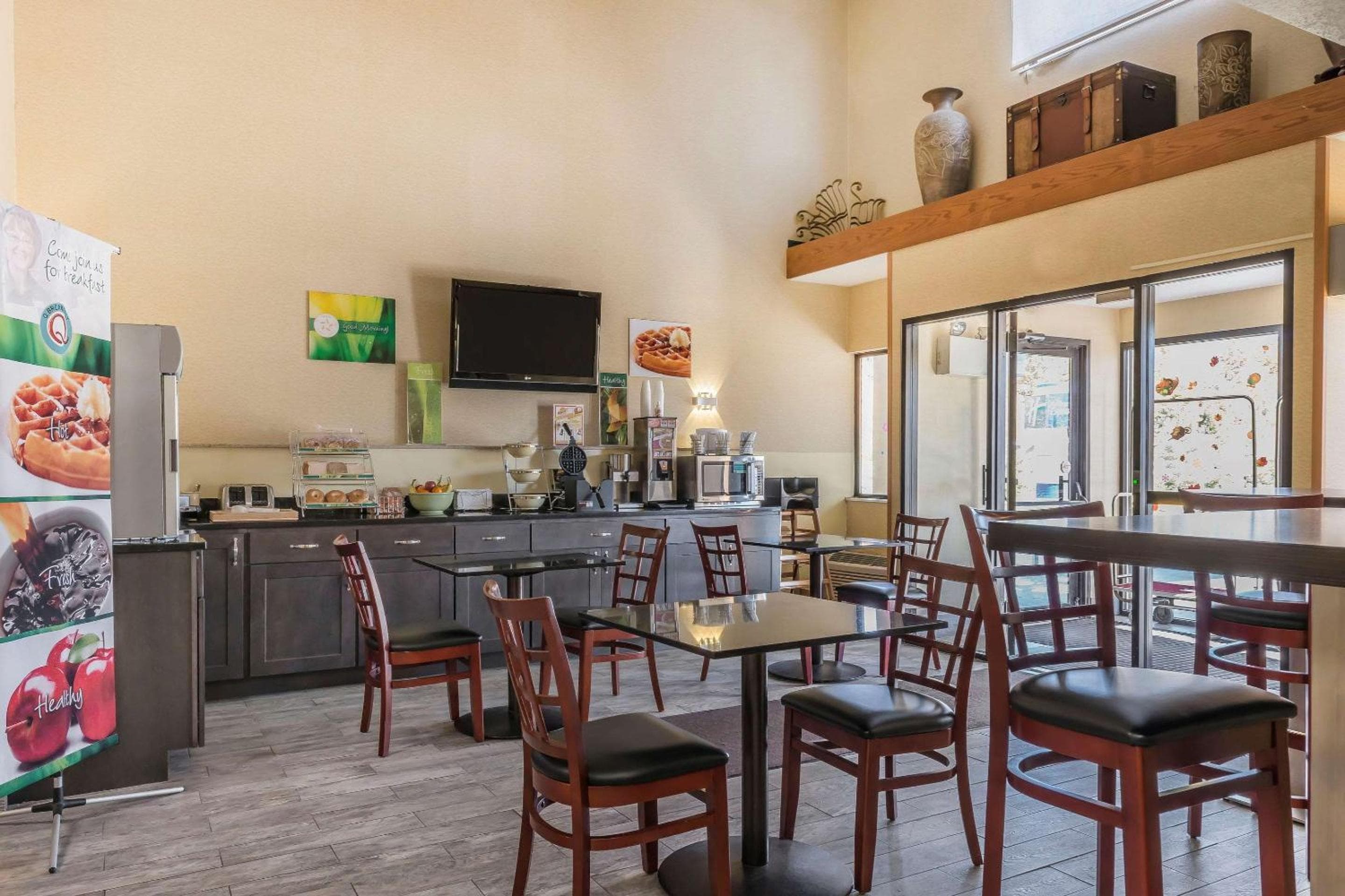 Quality Inn & Suites Pittsburgh Harmarville