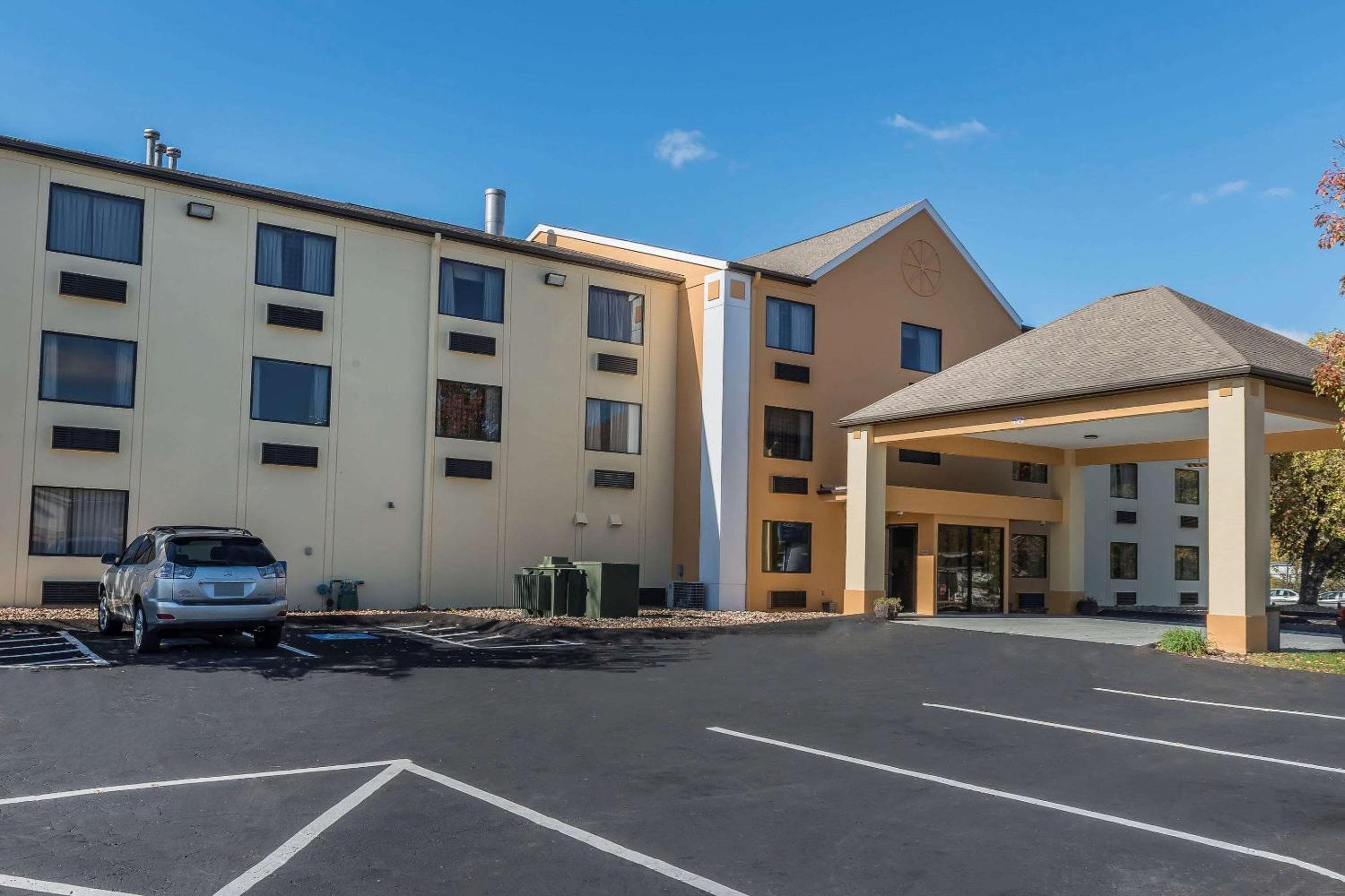 Quality Inn & Suites Pittsburgh Harmarville