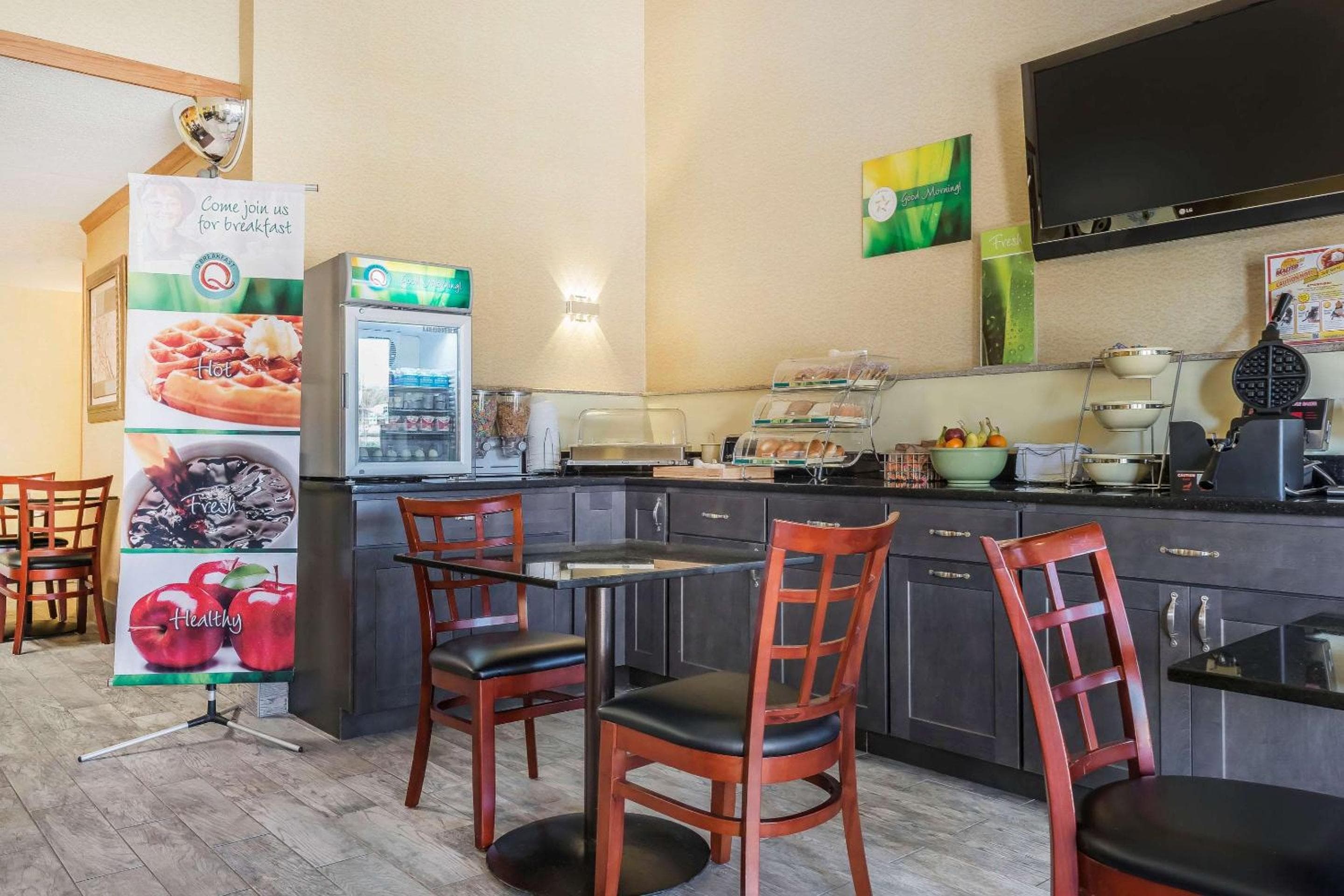 Quality Inn & Suites Pittsburgh Harmarville