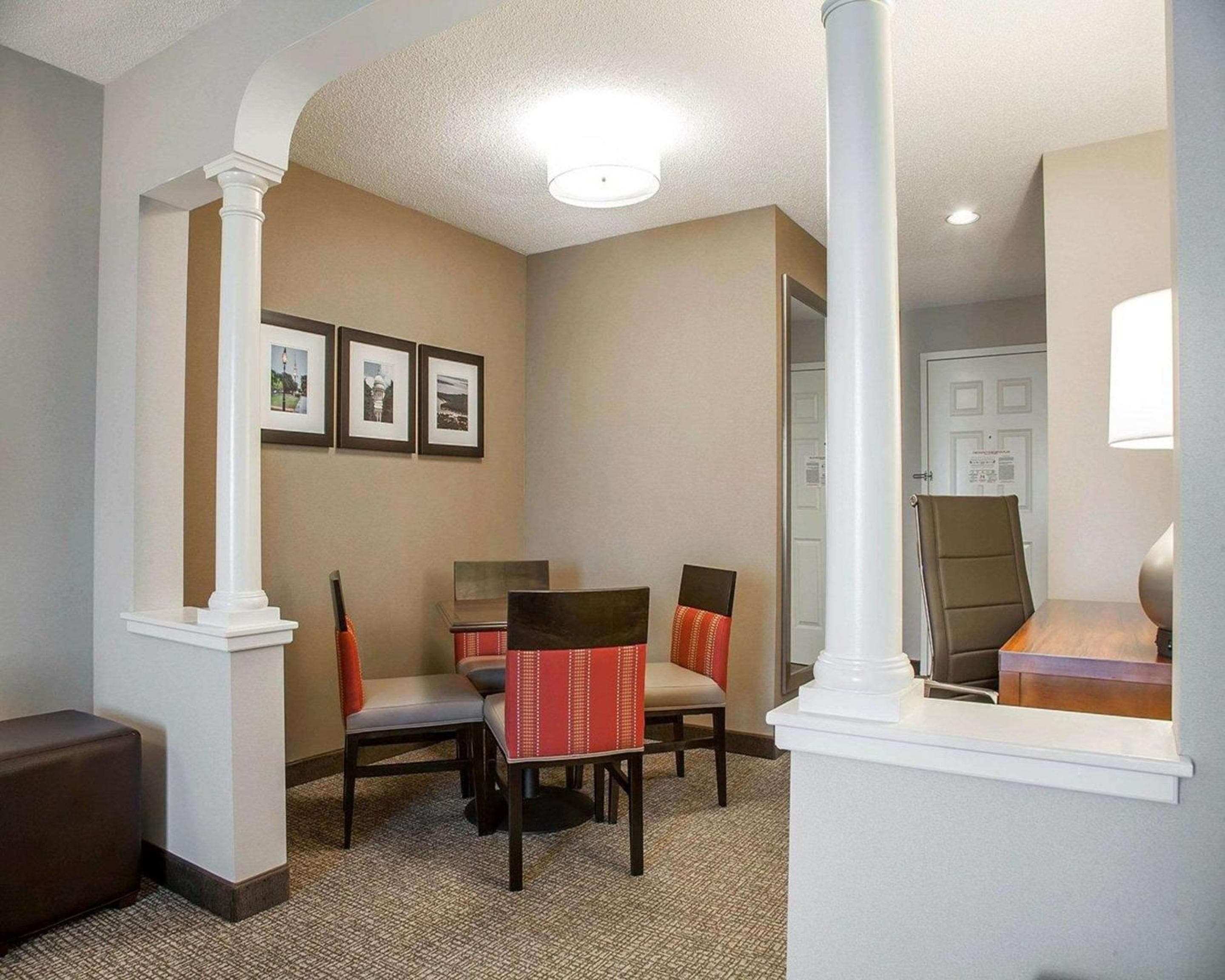 Comfort Suites West Warwick - Providence
