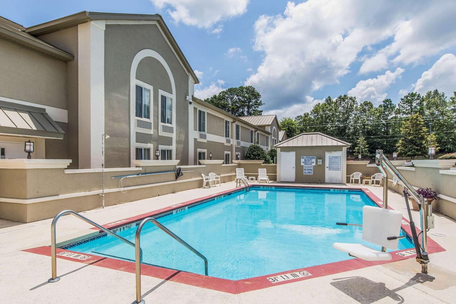 Comfort Inn & Suites Greenwood near University