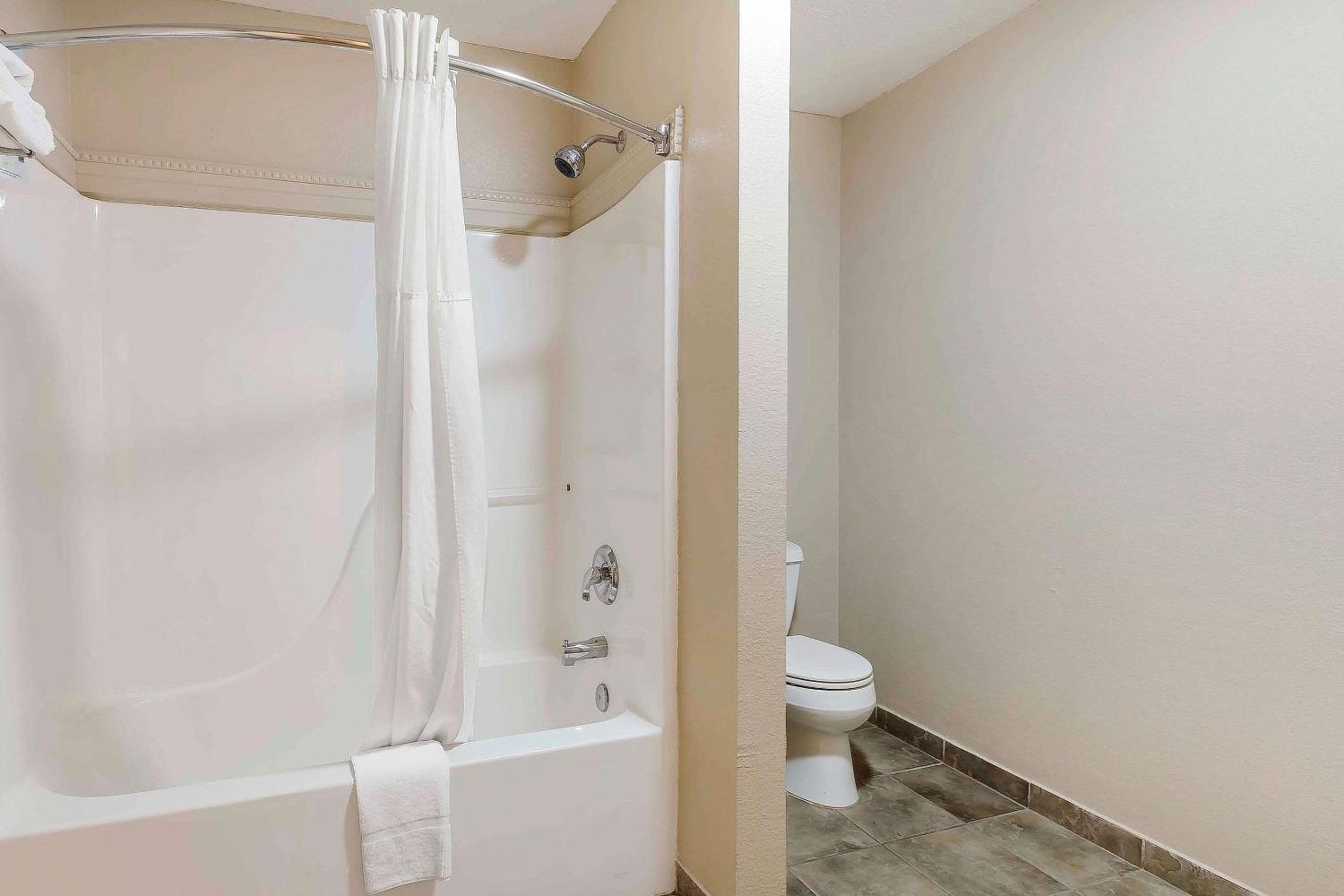 Quality Inn & Suites Sevierville - Pigeon Forge