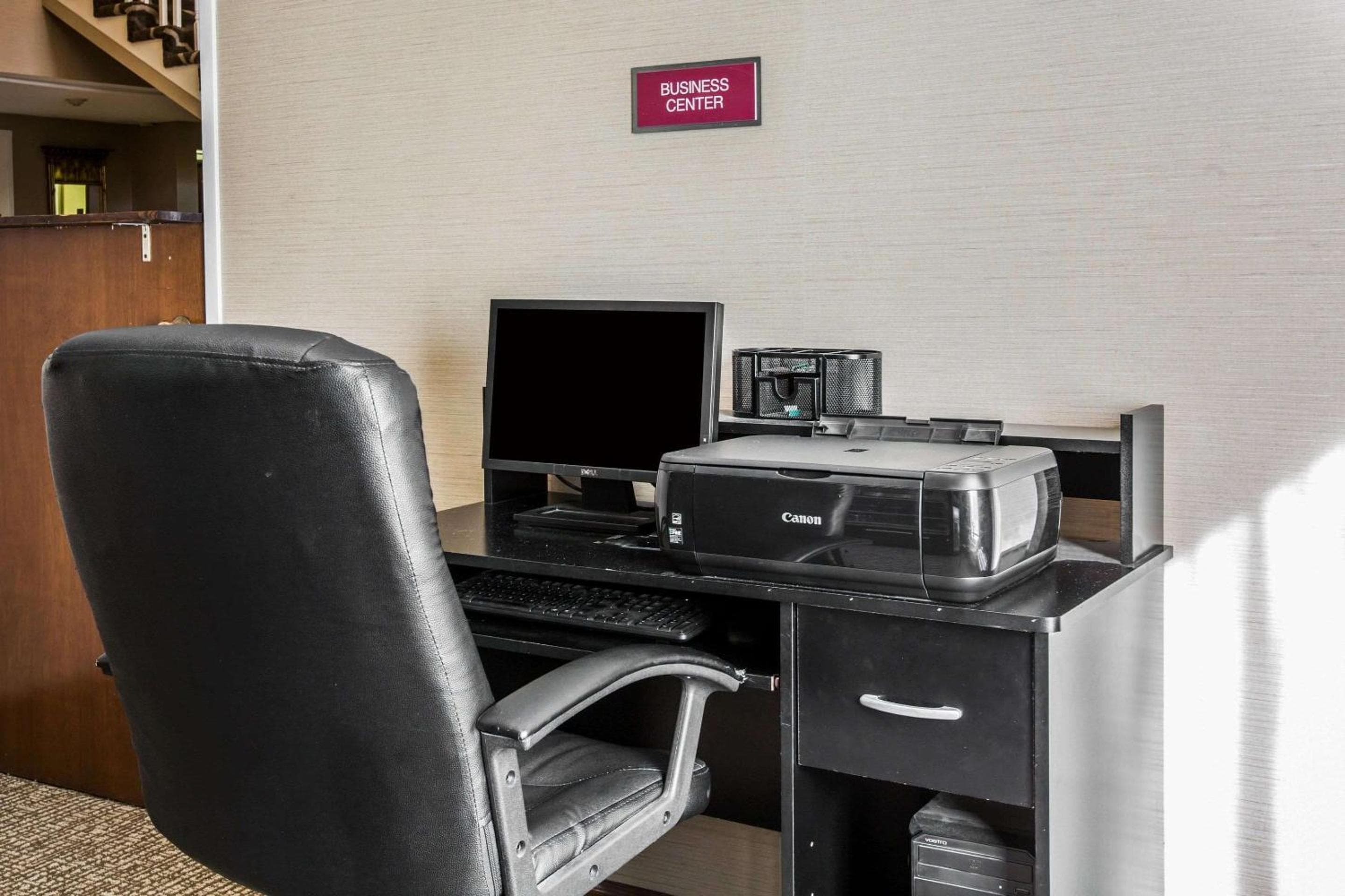 Quality Suites Morristown West