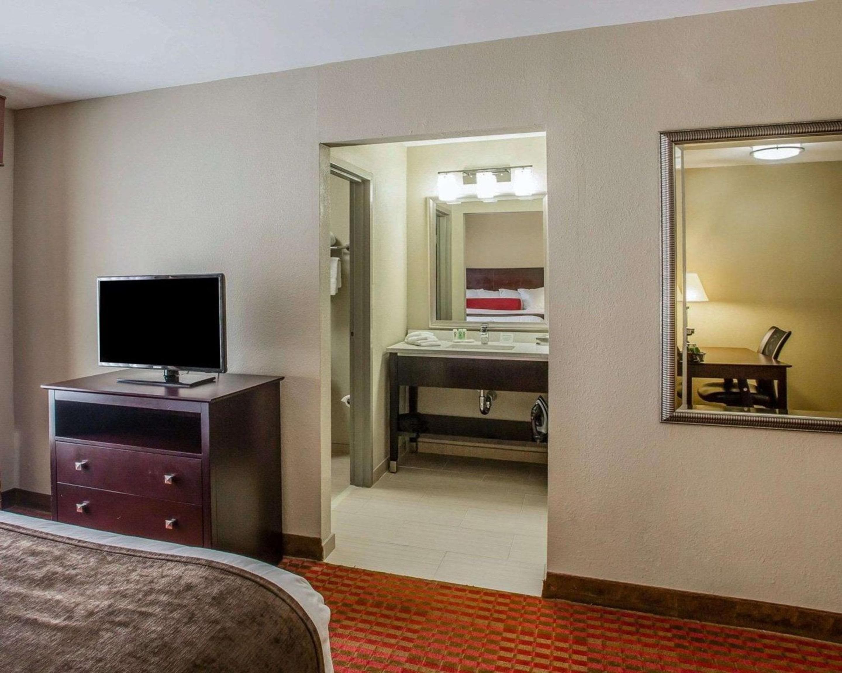 Quality Suites Nashville Airport