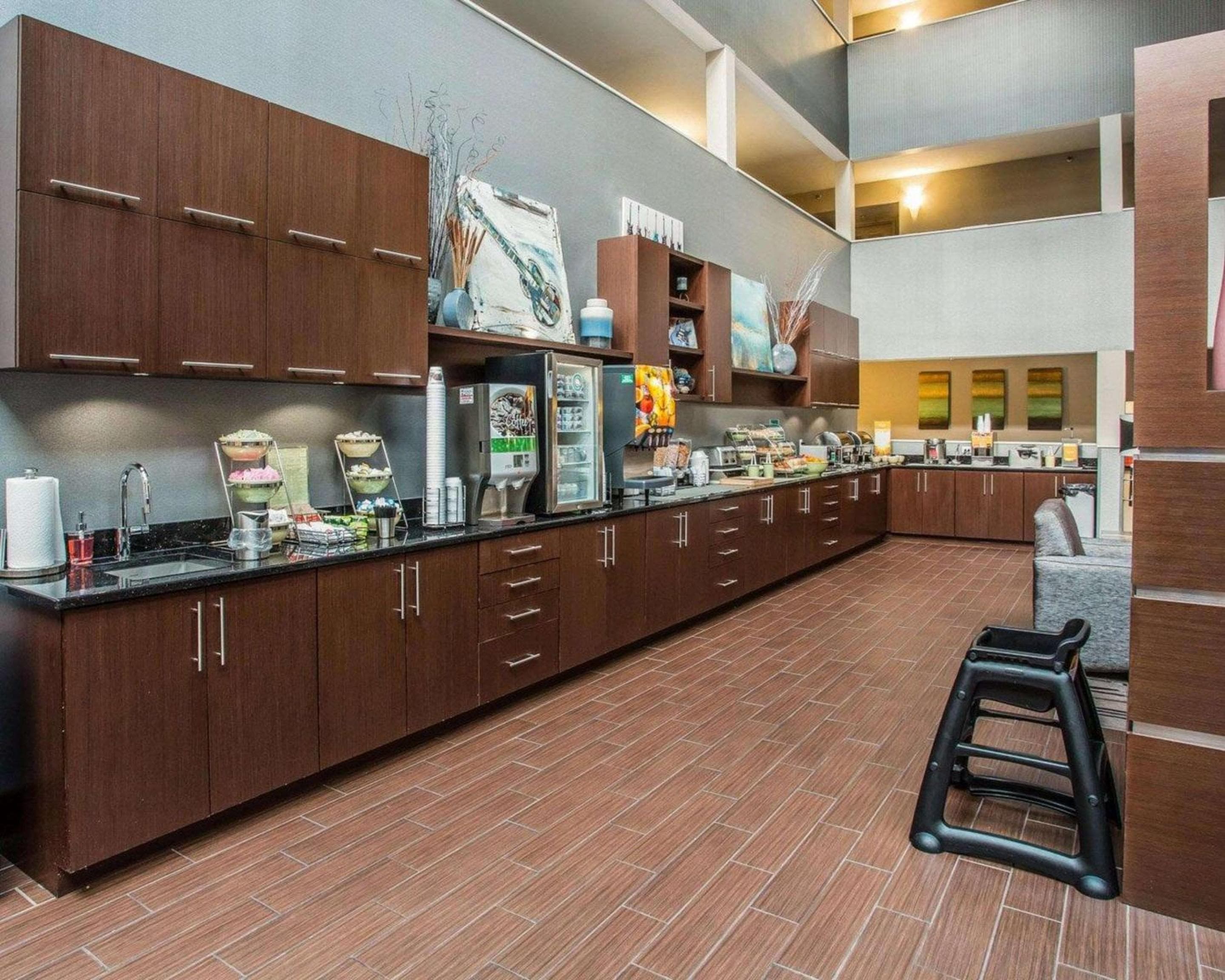 Quality Suites Nashville Airport