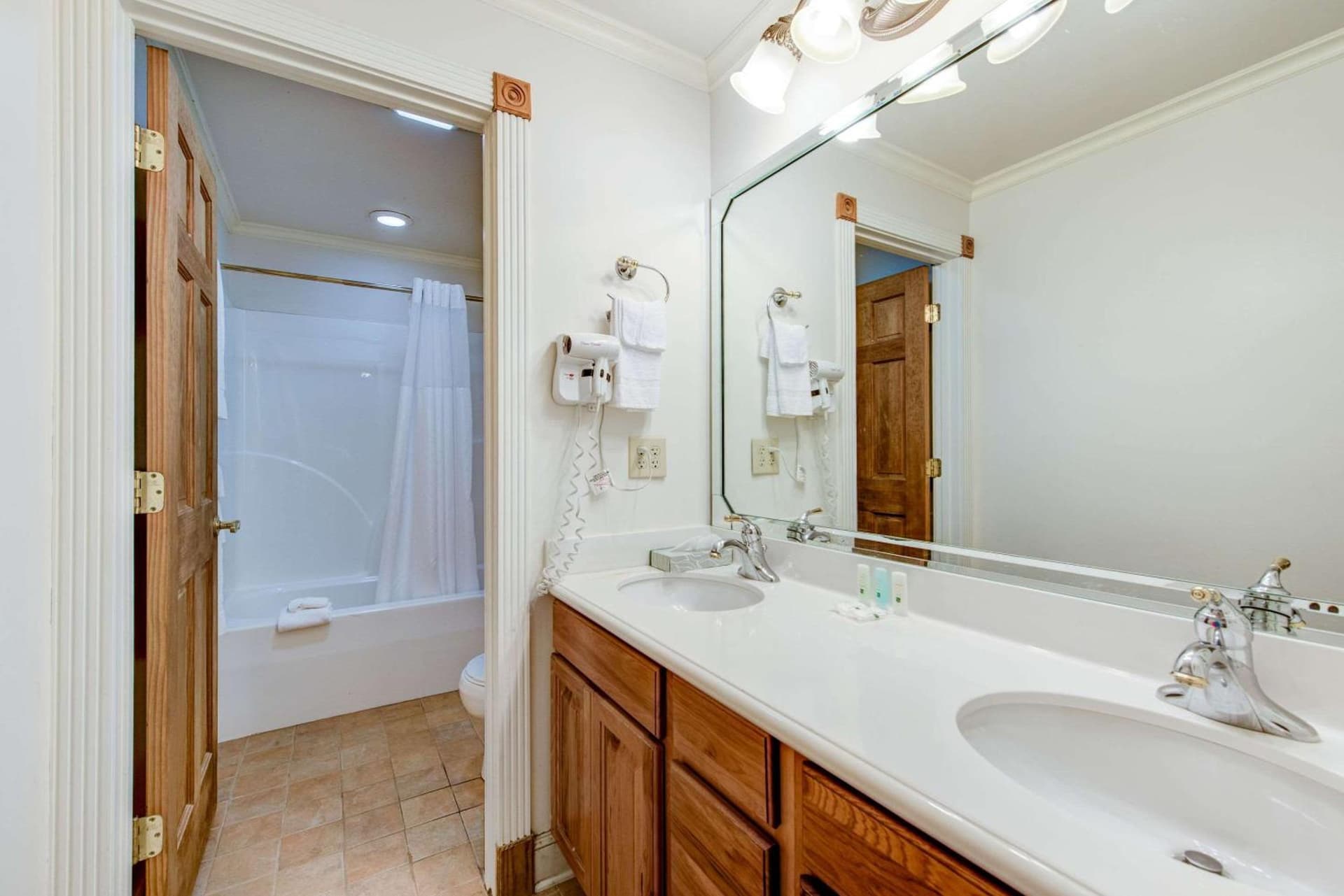 Quality Inn Creekside - Downtown Gatlinburg
