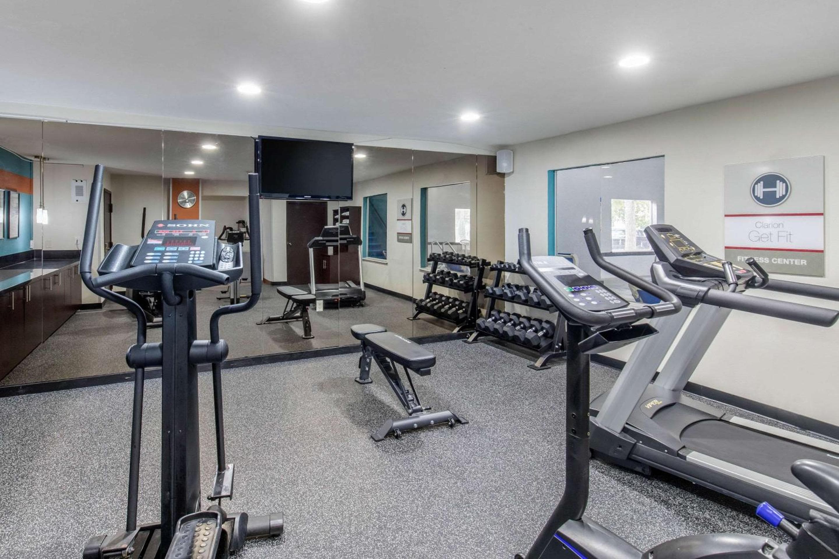 Clarion Inn & Suites DFW North