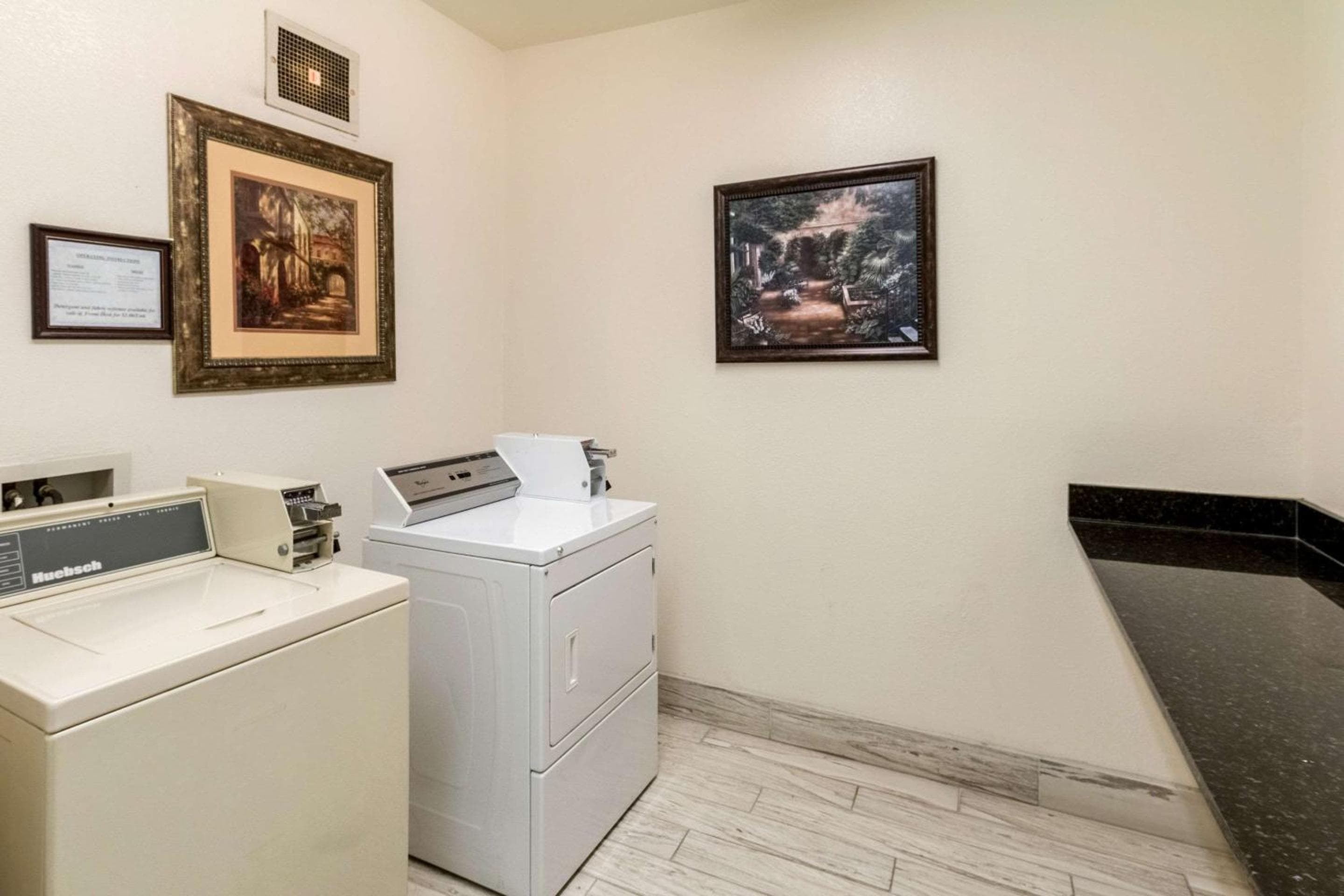 Quality Suites Burleson - Ft Worth