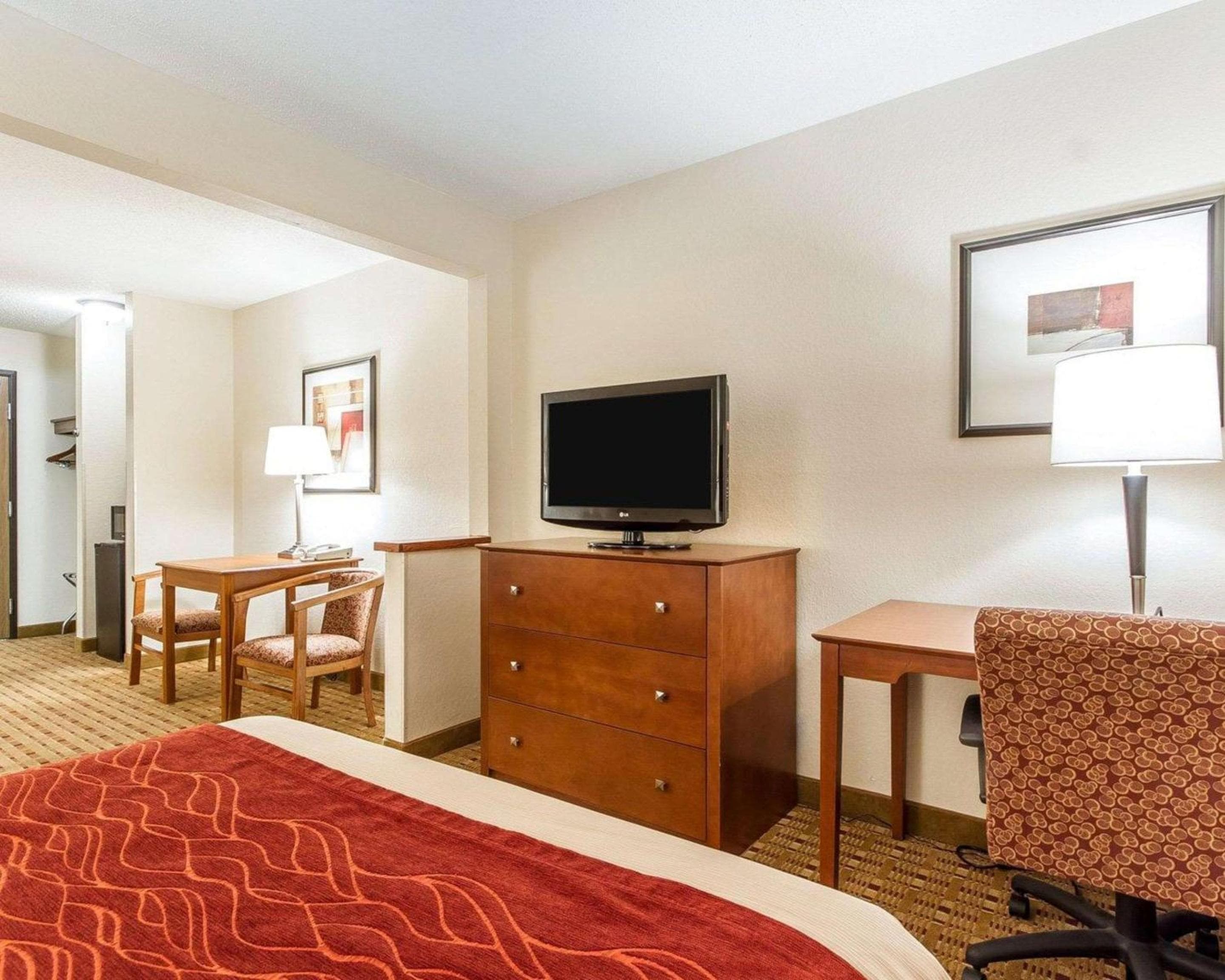 Quality Inn & Suites Eau Claire University Area