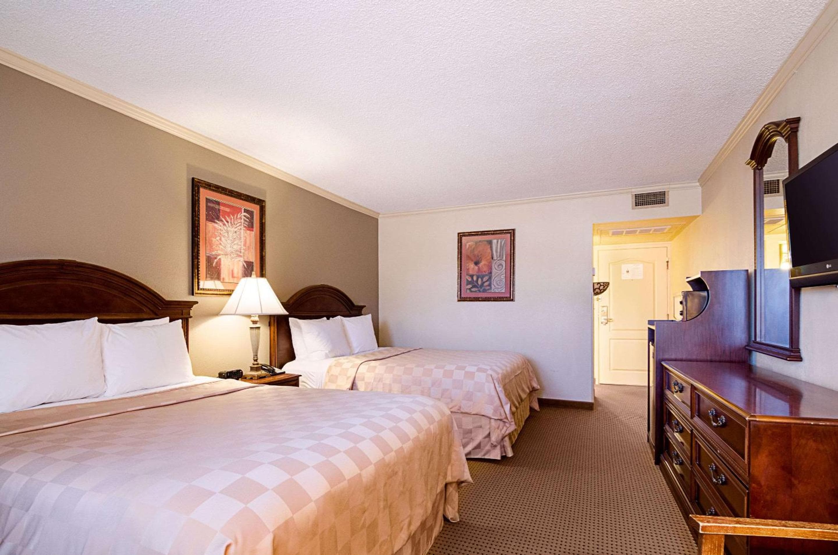 Clarion Inn Garden City