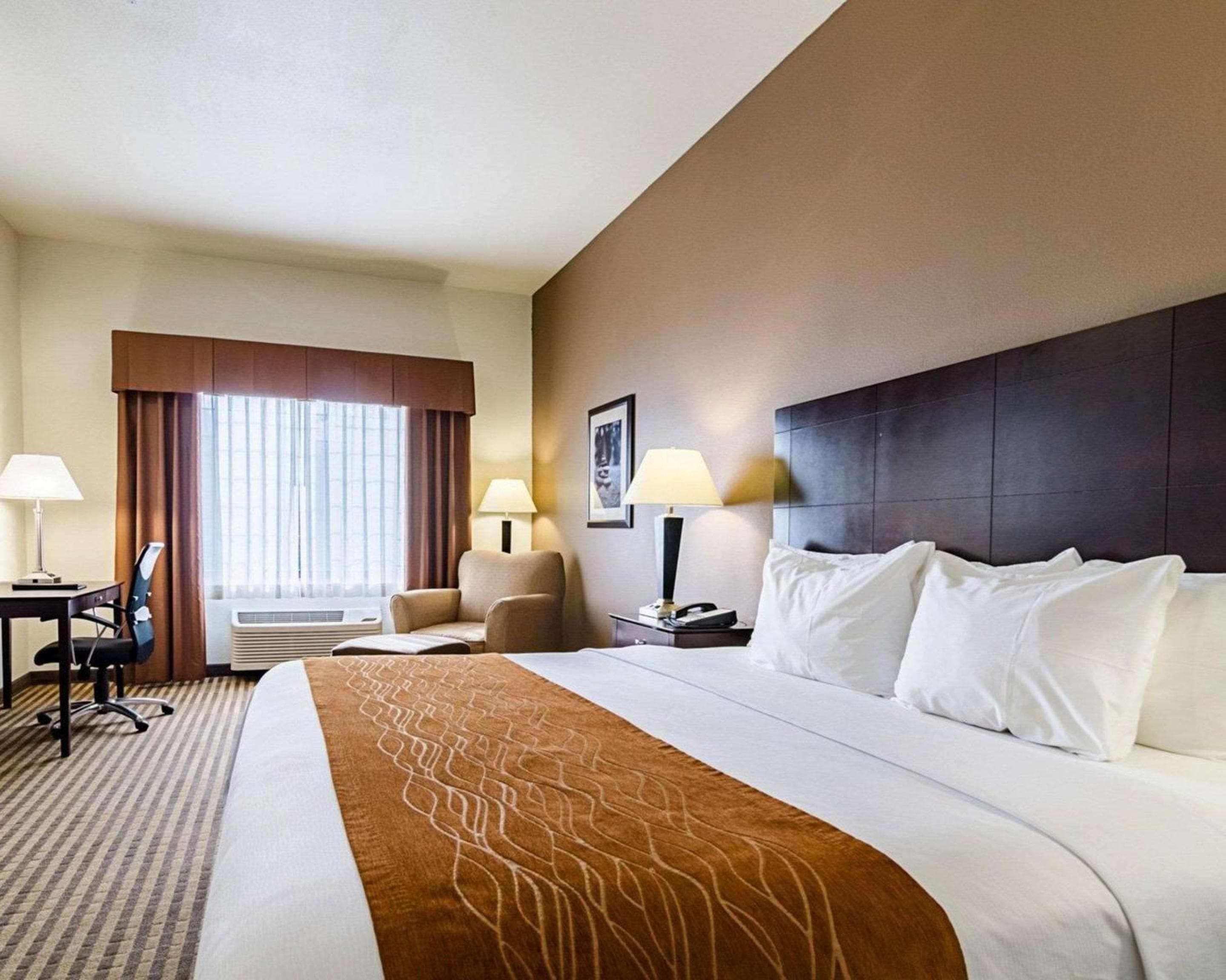 Comfort Inn & Suites Lawrence - University Area
