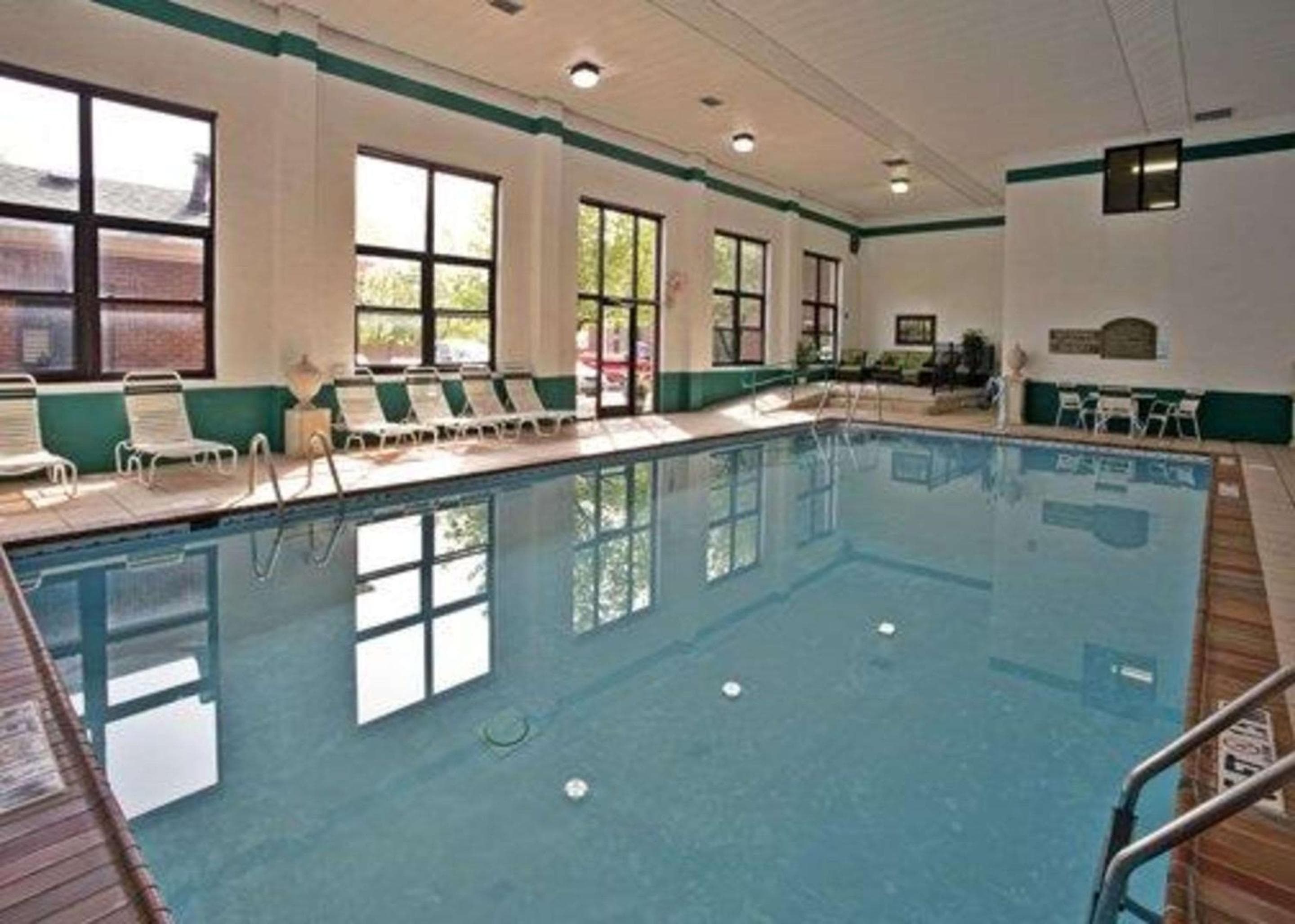 Quality Inn & Suites Somerset Downtown