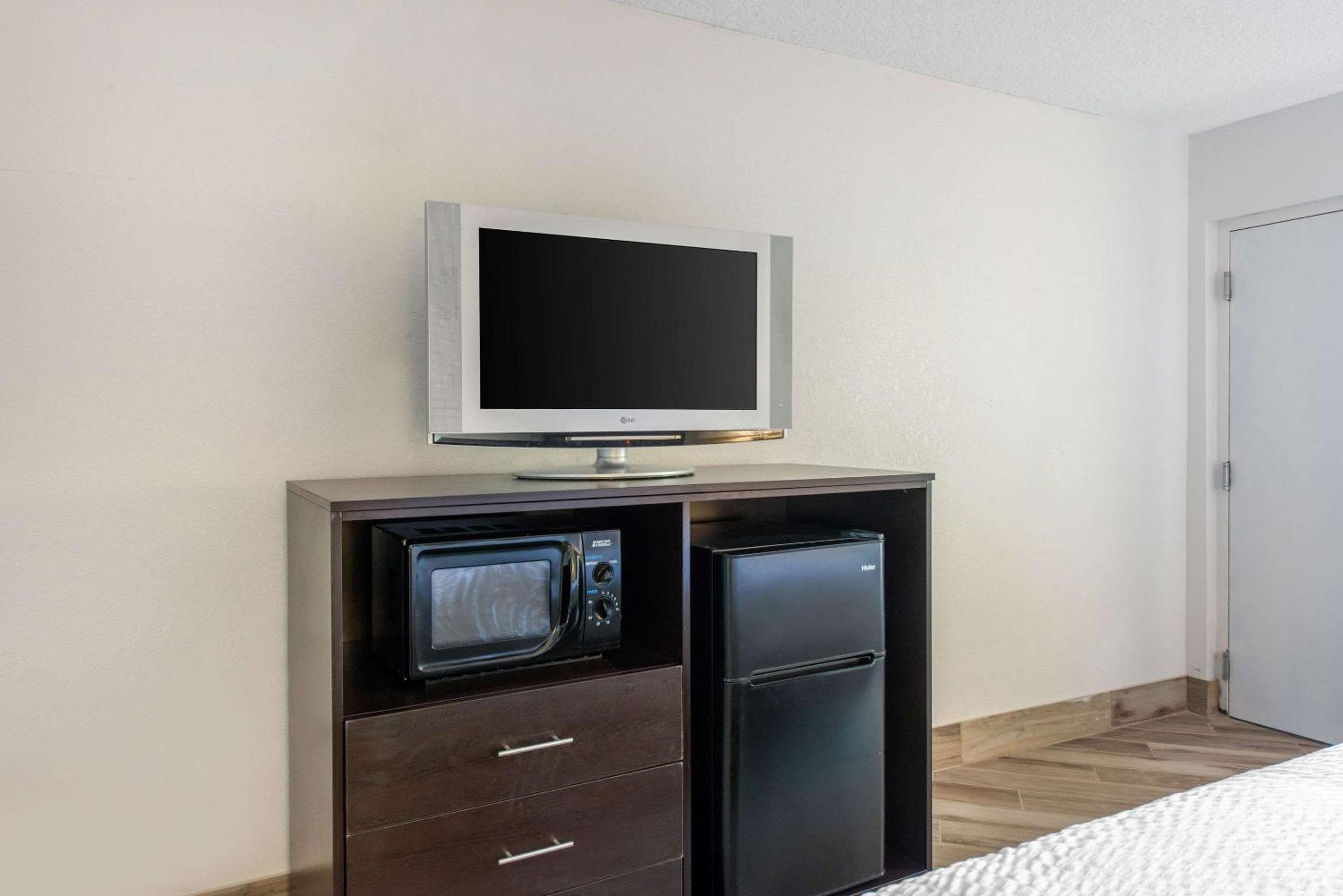 Clarion Inn & Suites Kissimmee-Lake Buena Vista South