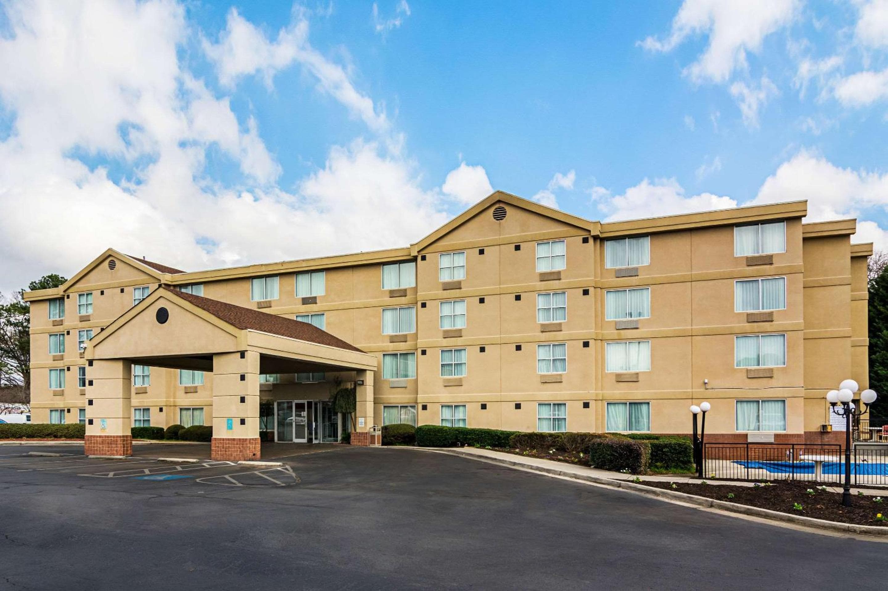 Quality Suites Atlanta Airport East