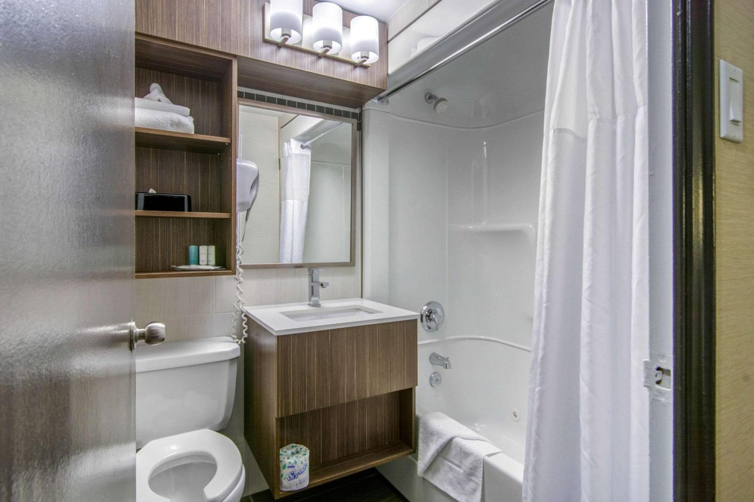 Clarion Hotel