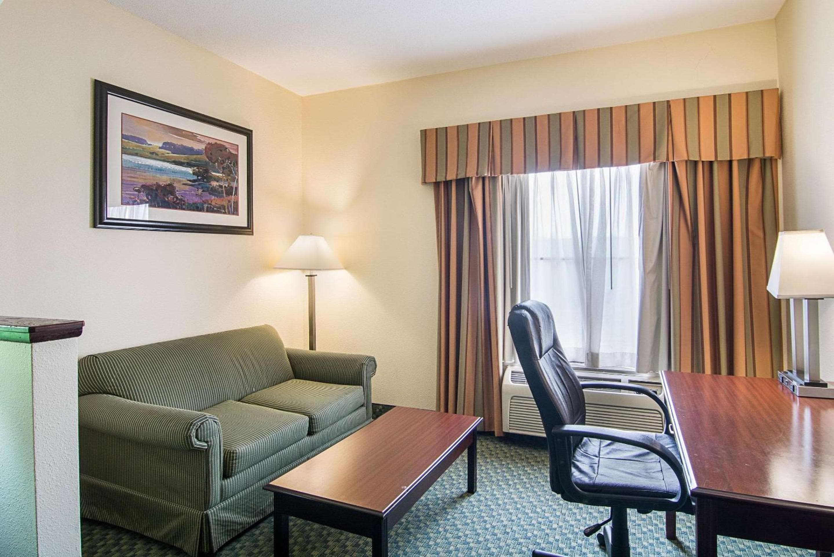 Quality Inn & Suites Harvey - Chicago Southland