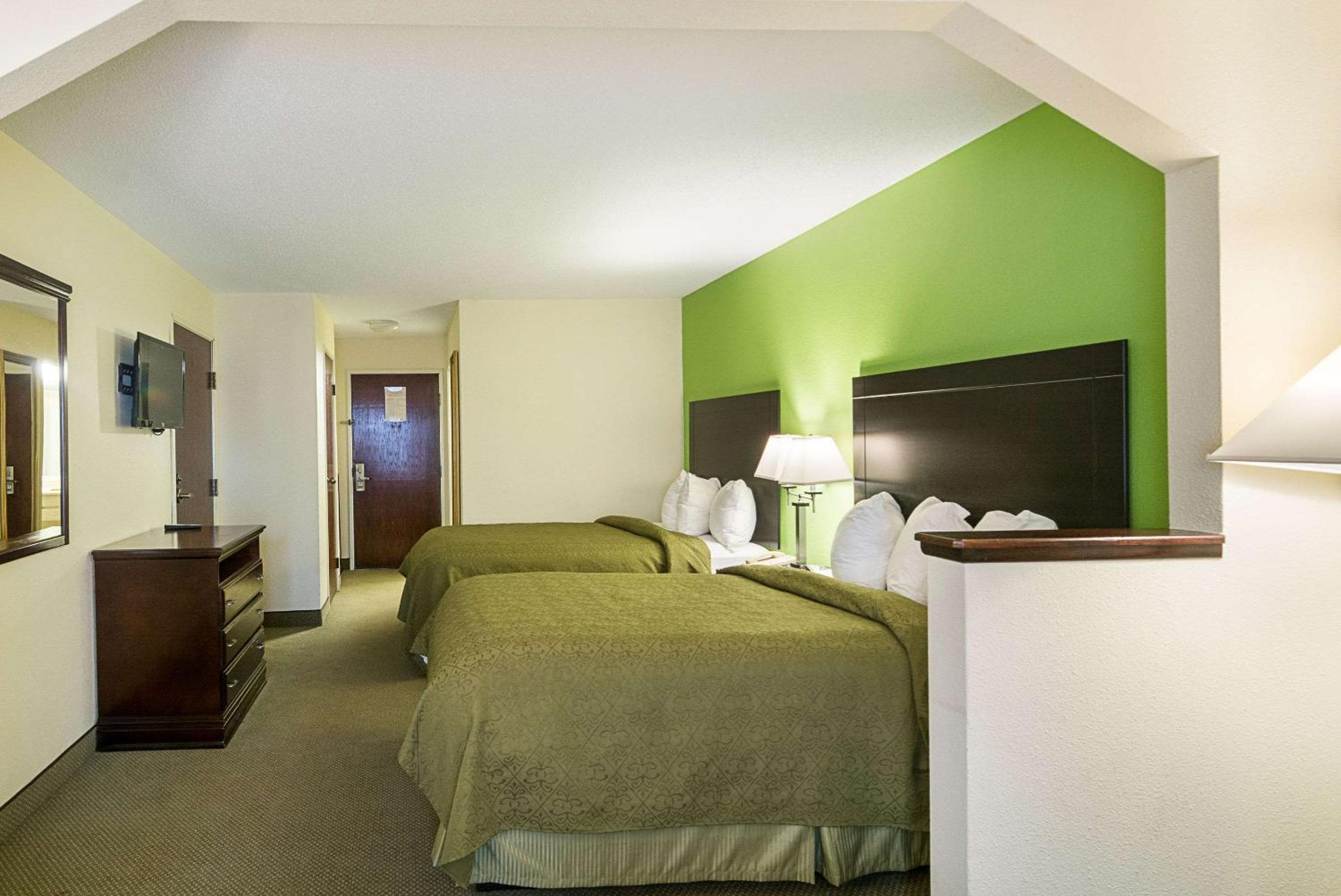 Quality Inn & Suites Harvey - Chicago Southland