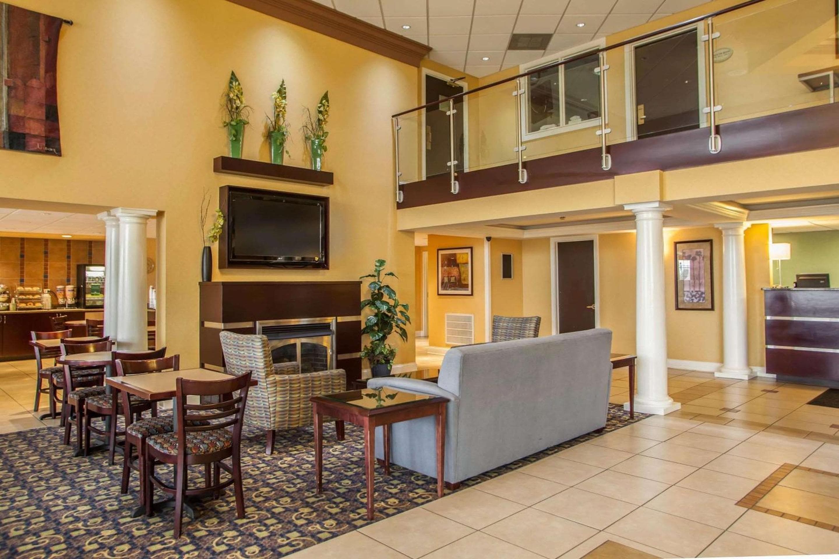 Quality Inn & Suites St Charles -West Chicago