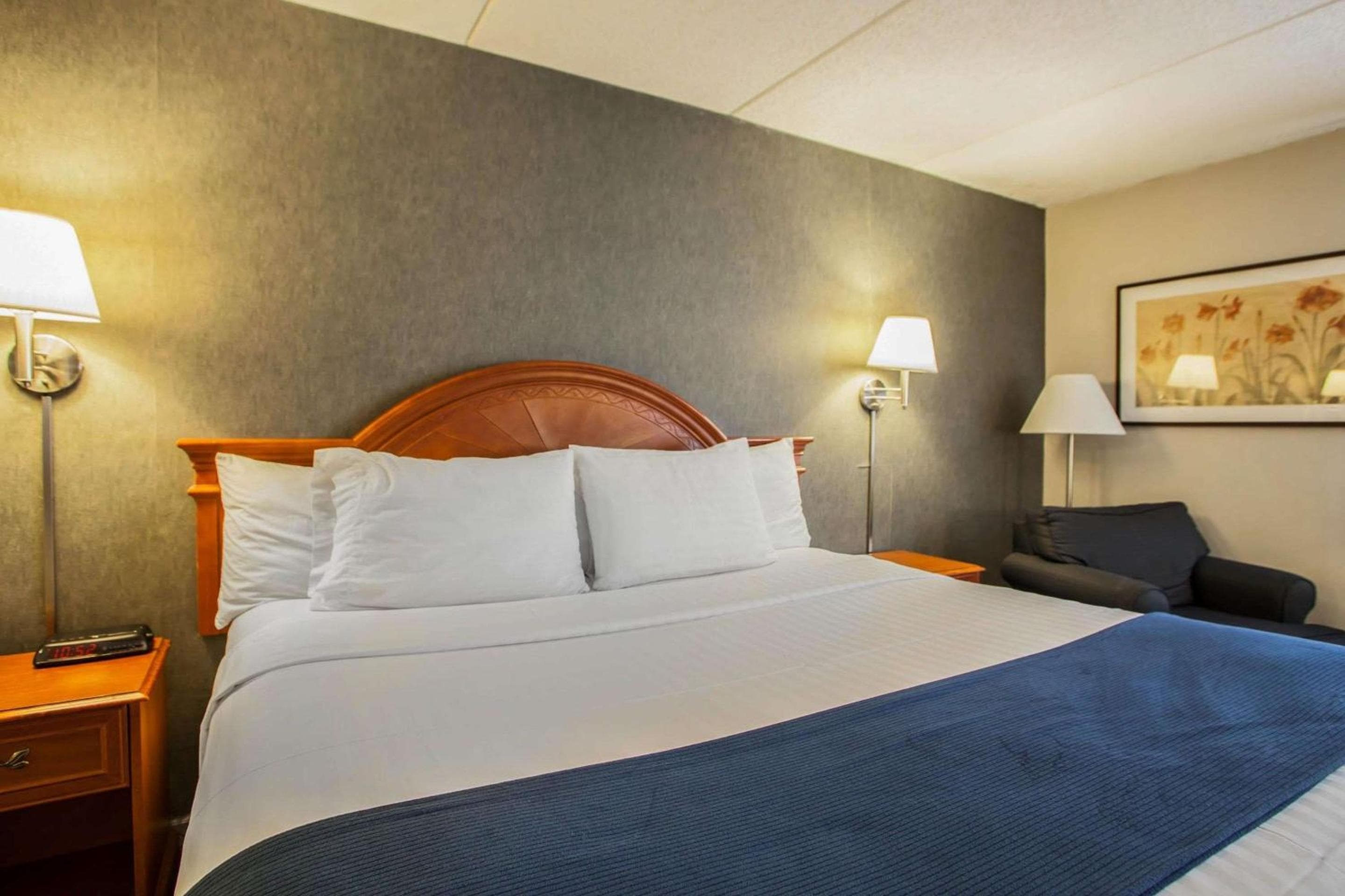Quality Inn & Suites St Charles -West Chicago